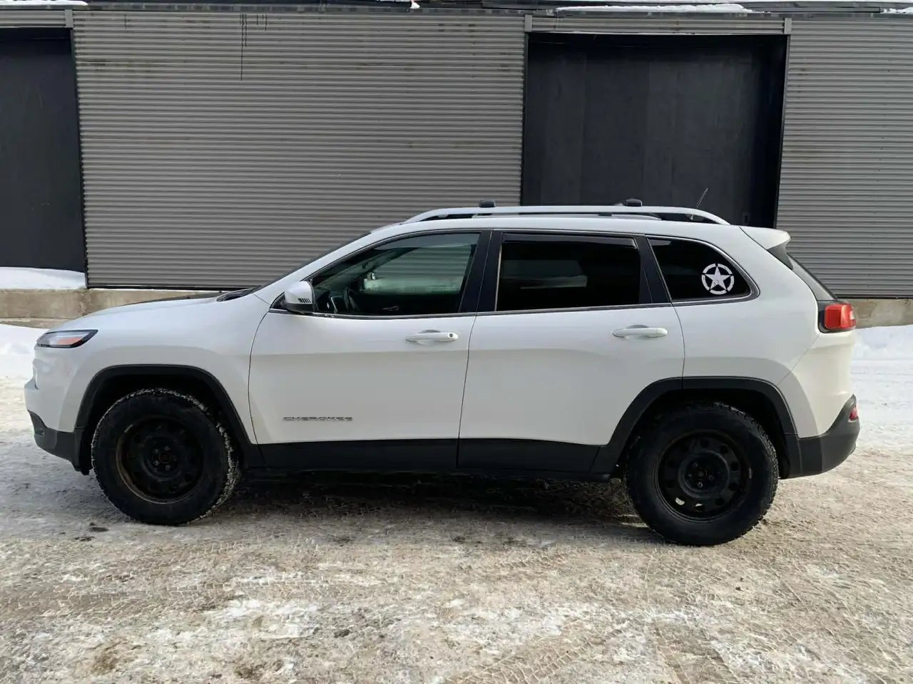 Jeep Cherokee снимка Jeep Cherokee