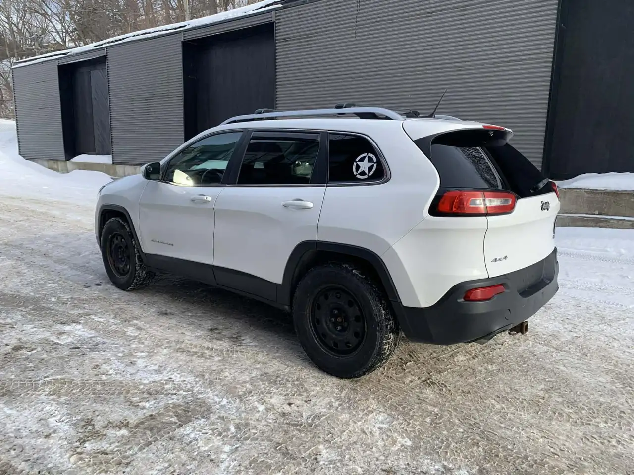 Jeep Cherokee снимка Jeep Cherokee
