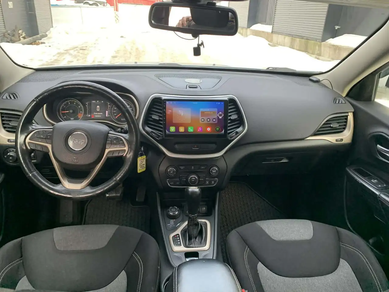 Jeep Cherokee снимка Jeep Cherokee