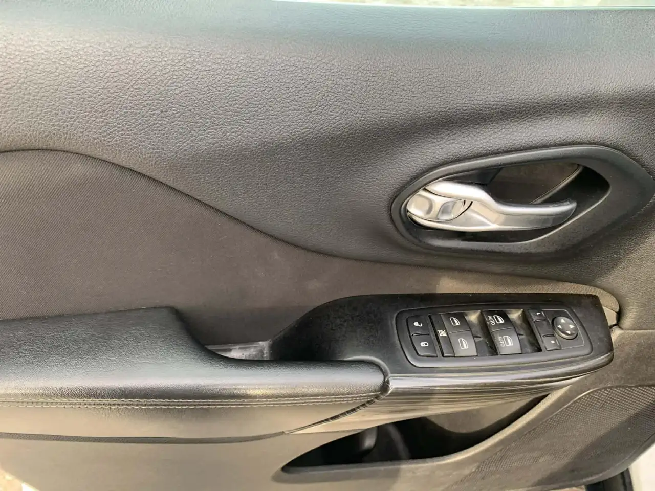 Jeep Cherokee снимка Jeep Cherokee