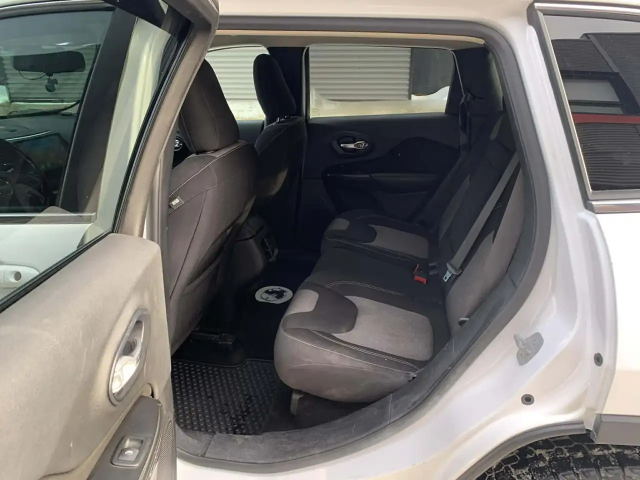 Jeep Cherokee снимка Jeep Cherokee