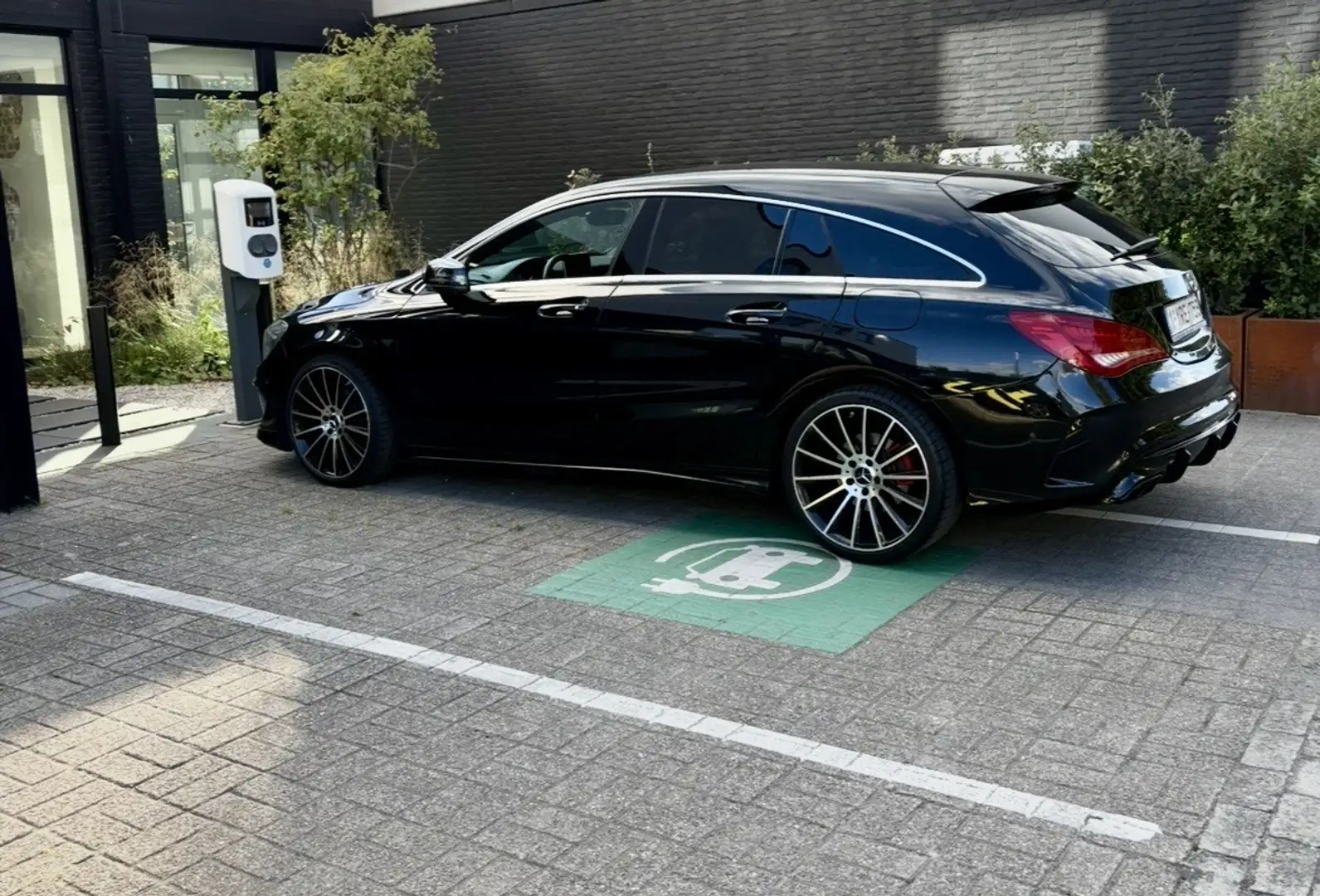 Mercedes-Benz CLA 180 Shooting Brake 7G-DCT AMG Line - 2