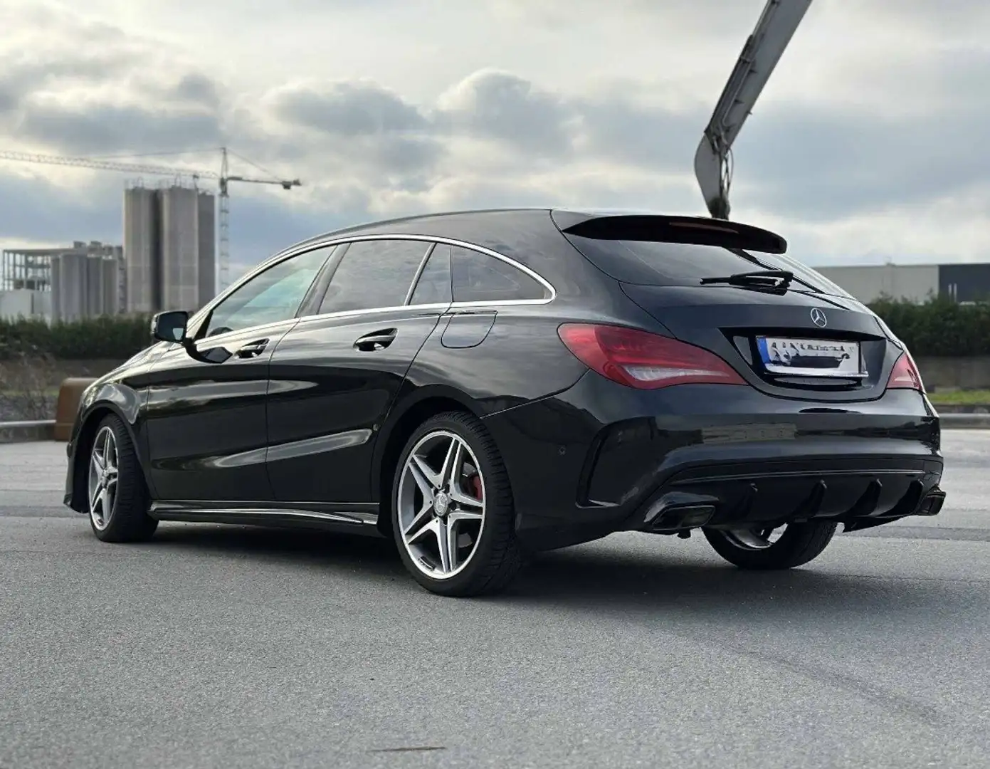 Mercedes-Benz CLA 180 Shooting Brake 7G-DCT AMG Line - 1