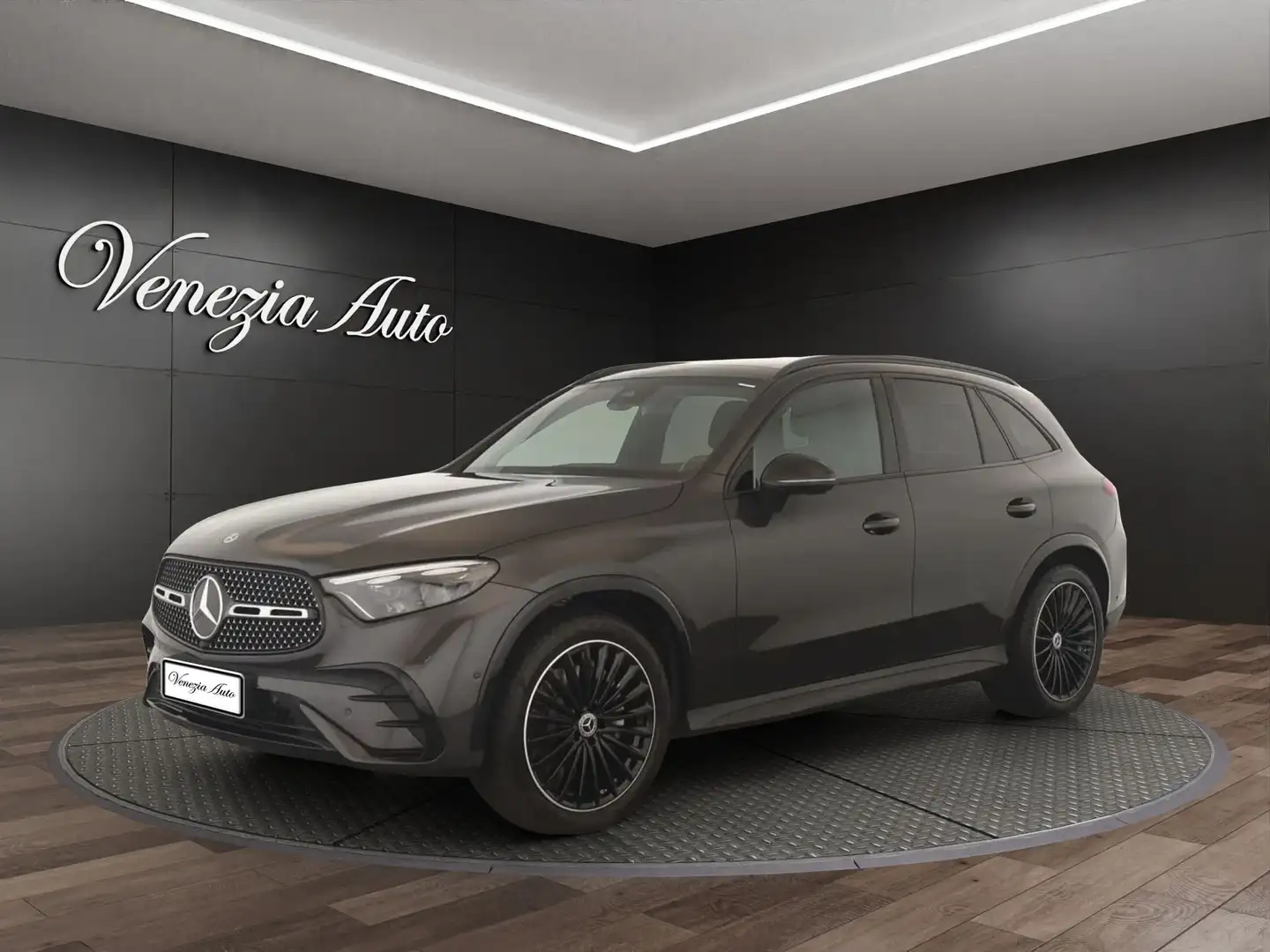Mercedes-Benz GLC 300 GLC 300 d 4Matic Mild Hybrid AMG Line Advanced Grijs - 1