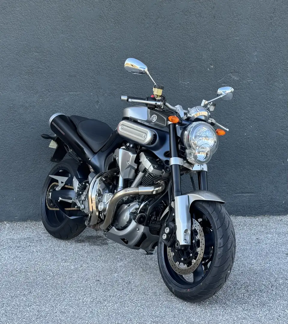 Yamaha MT-01 Gris - 1