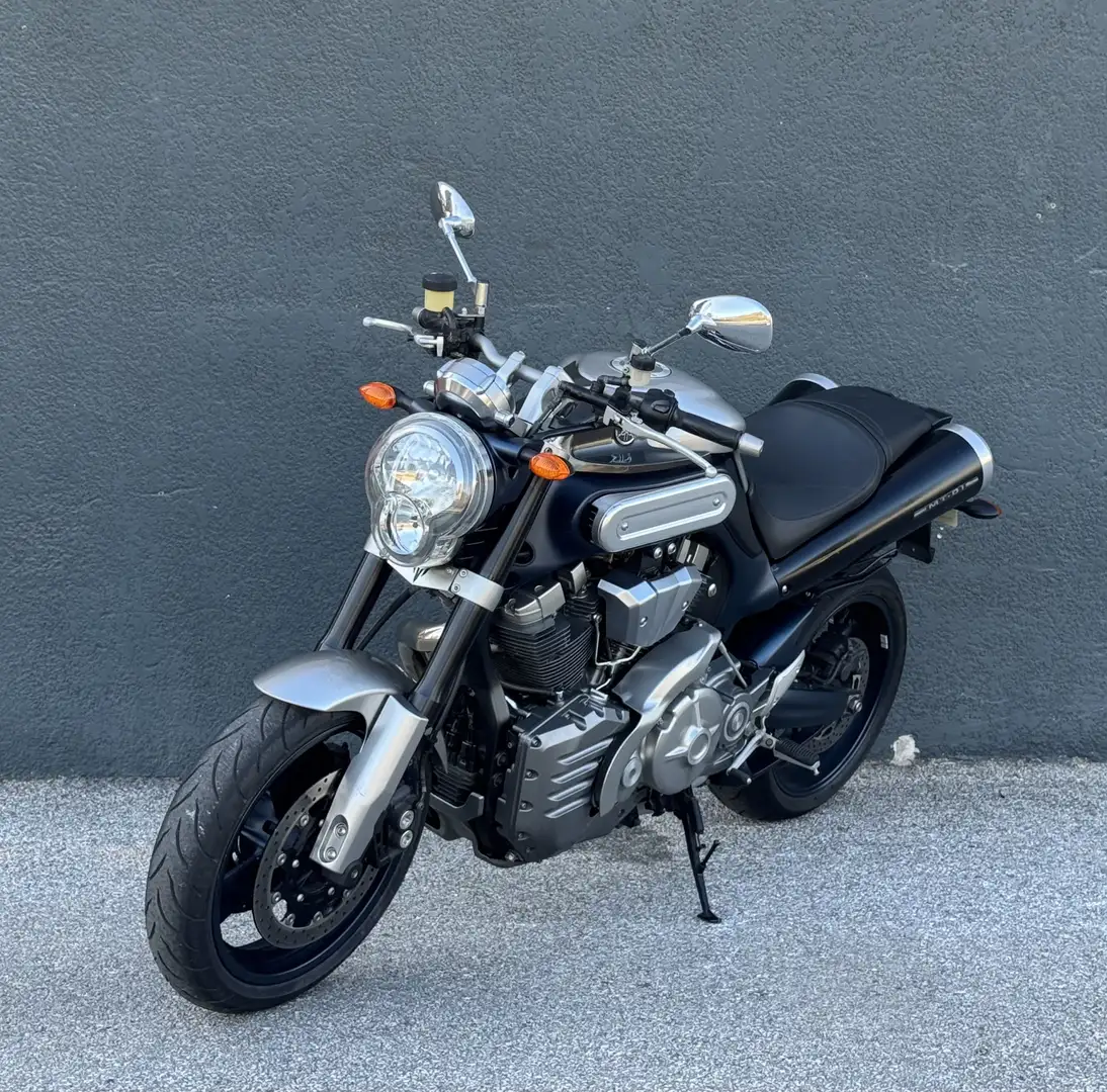 Yamaha MT-01 Gris - 2