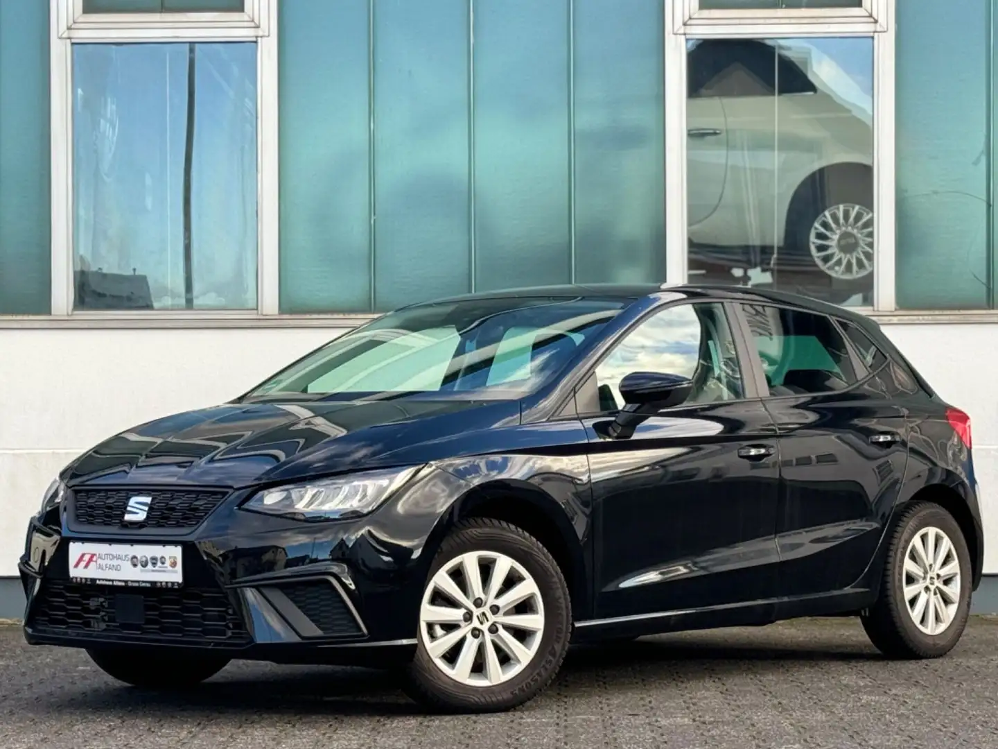 SEAT Ibiza Style NAVI CARPLAY SITZH PDC ALLWETTER Schwarz - 1