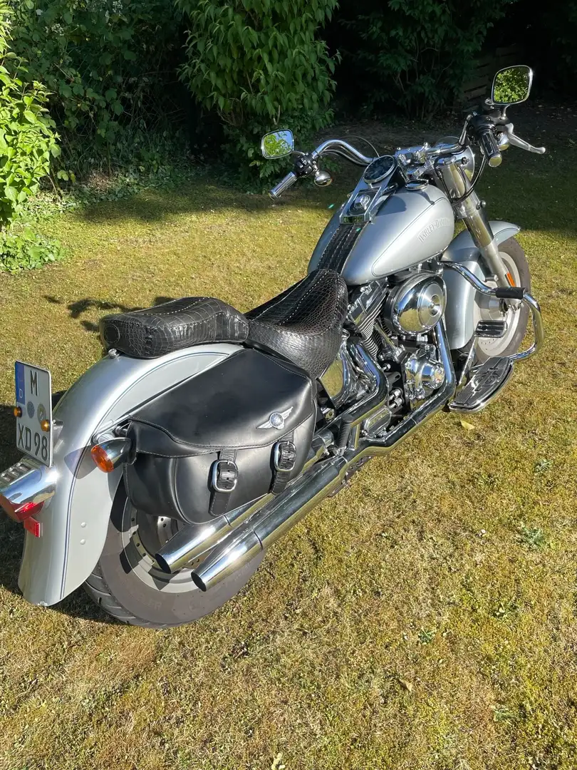 Harley-Davidson Fat Boy FLSTF Softail mit Alligator Sitz Plateado - 1
