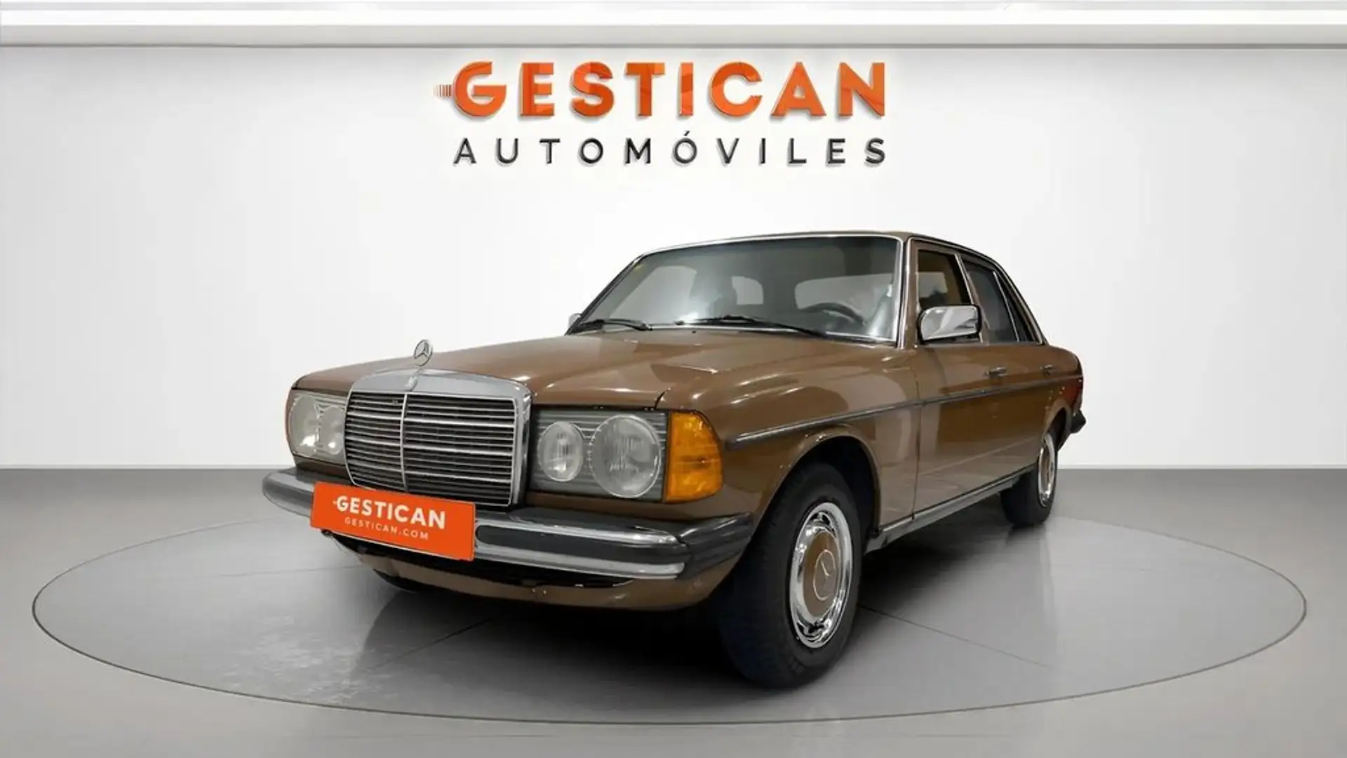 Mercedes-Benz 300 300D Braun - 1