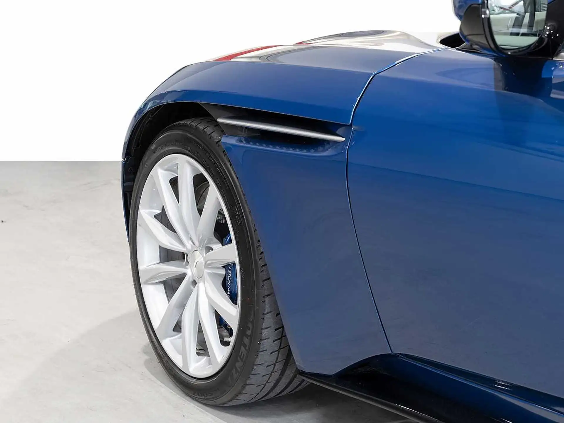 애스턴마틴 DB11 V8 2023 파랑 사진 6
