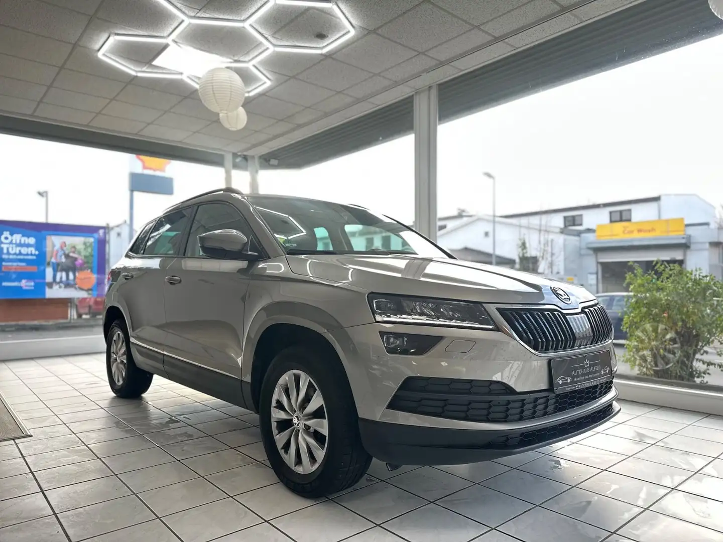 Skoda Karoq LED* Anhänger*SZH*Tempomat Beige - 1