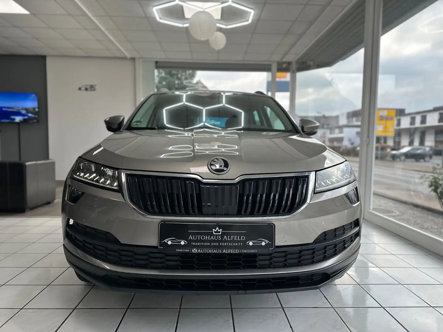 Skoda Karoq LED* Anhänger*SZH*Tempomat Beige - 2