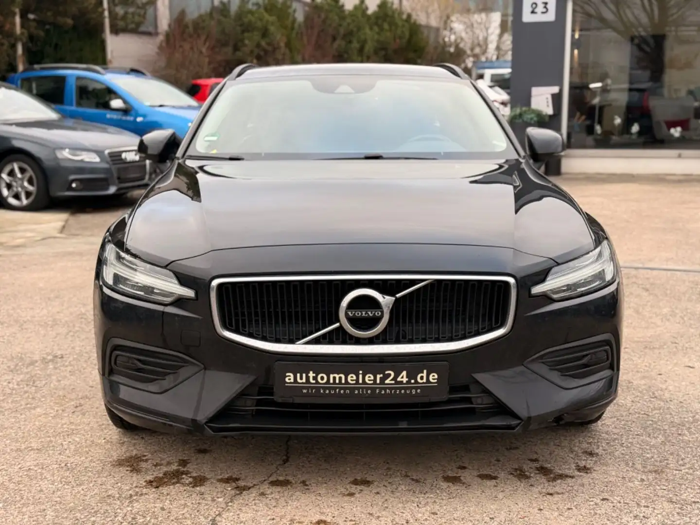 Volvo V60 Kombi Momentum Business-Paket Schwarz - 2