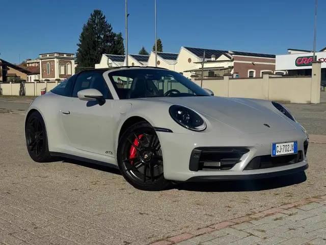 Porsche 992 main image
