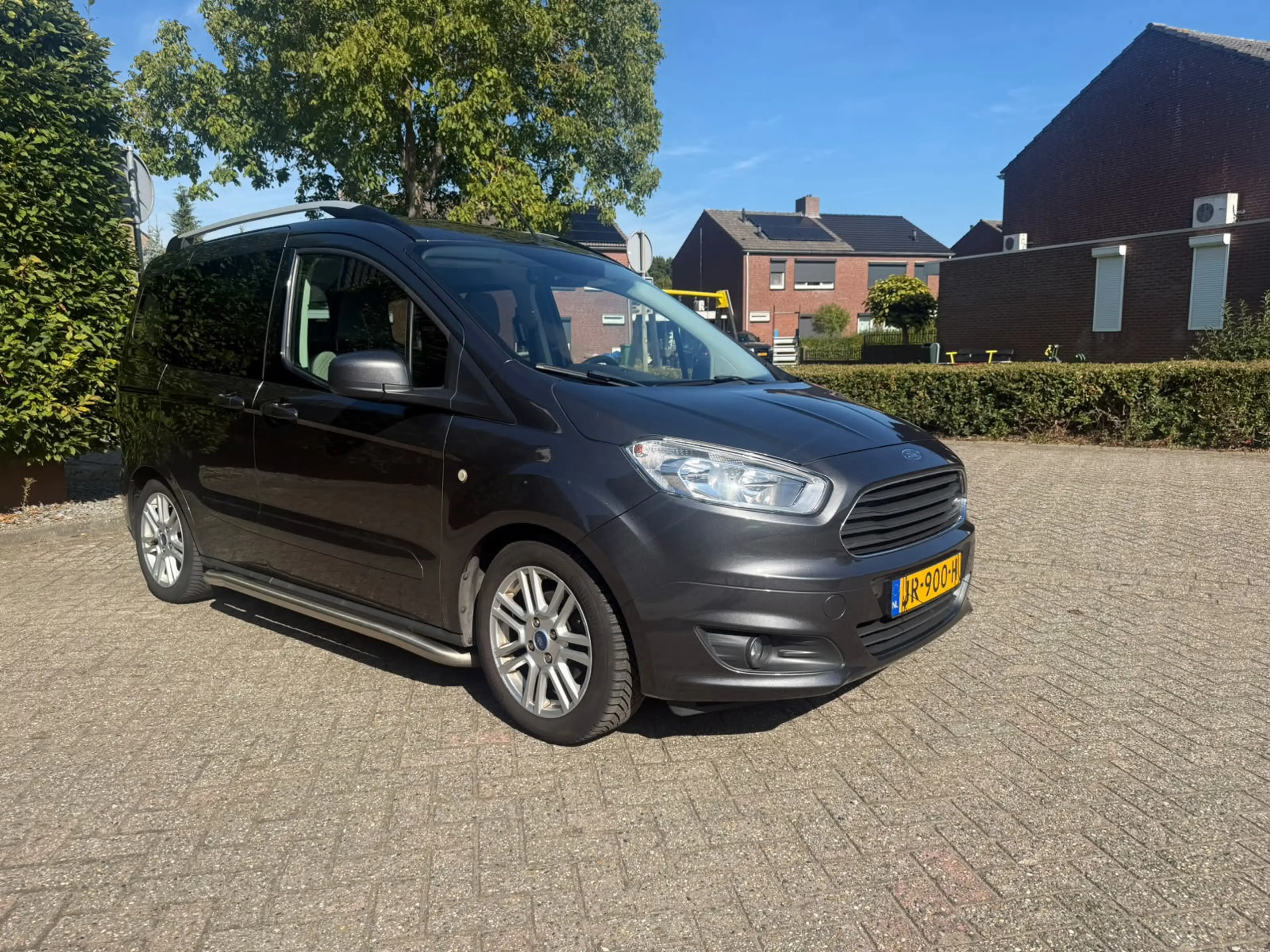 Ford Tourneo Courier 1.0 Titanium — photo 2