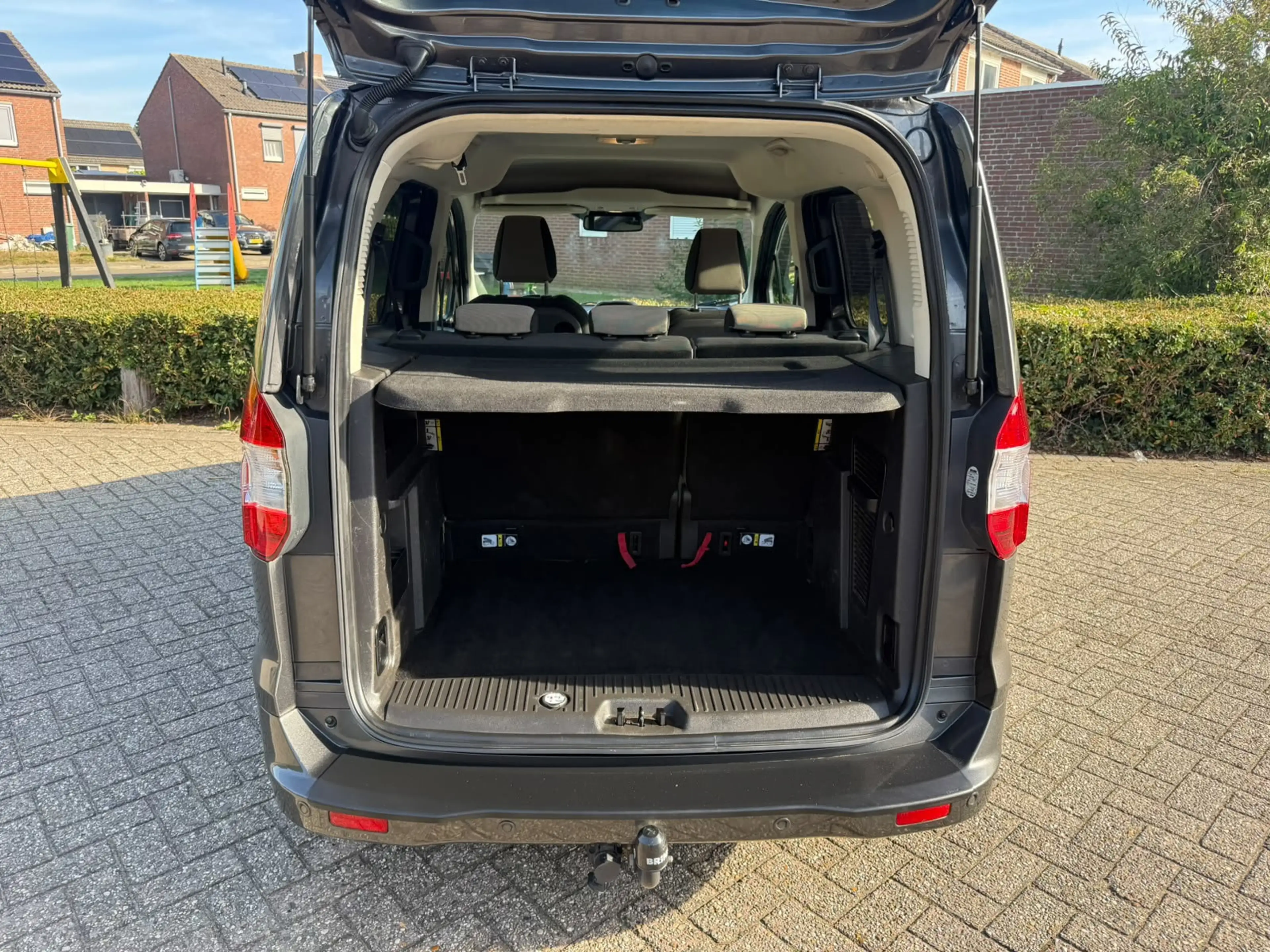 Ford Tourneo Courier 1.0 Titanium — photo 10