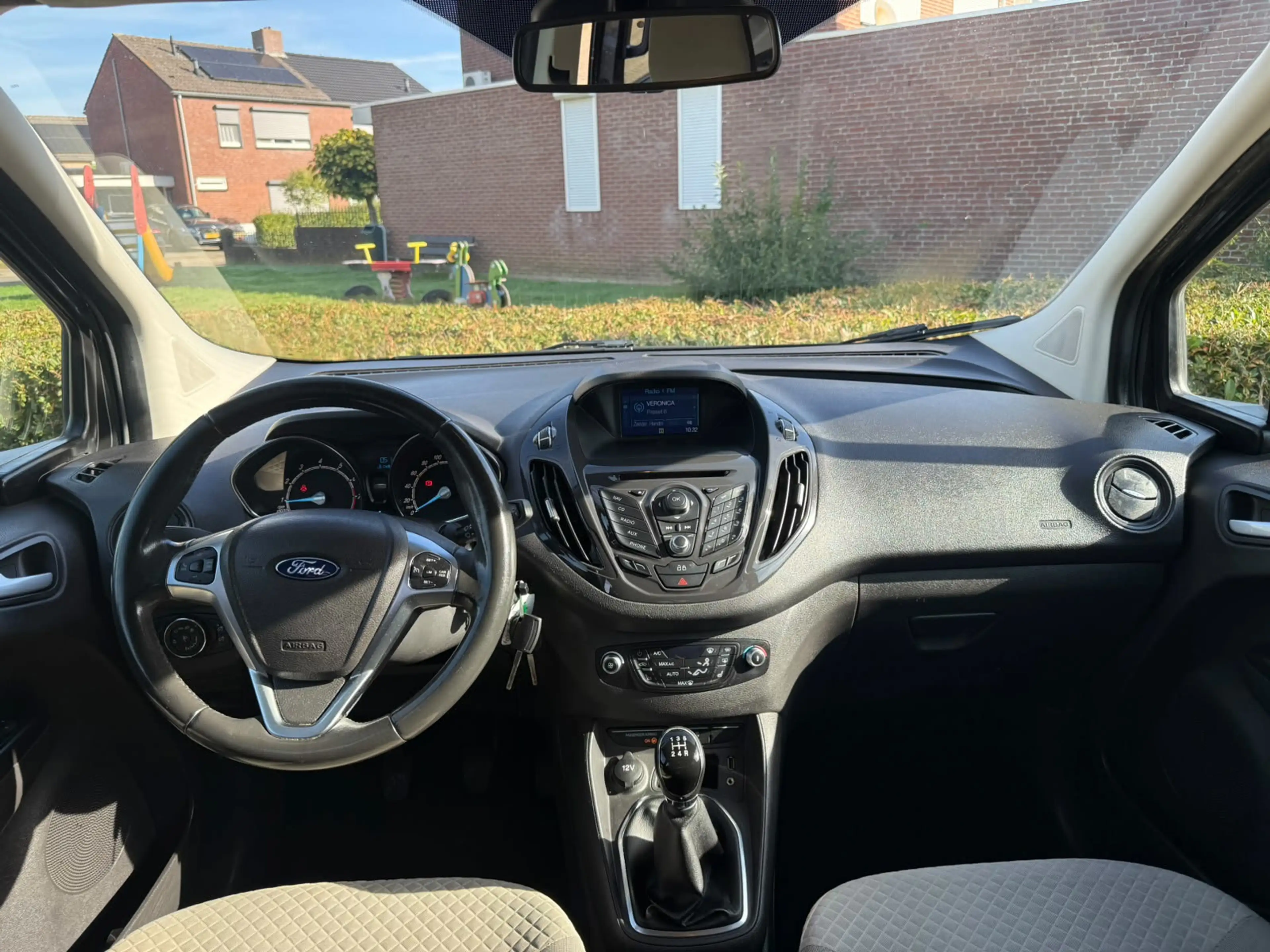 Ford Tourneo Courier 1.0 Titanium — photo 6