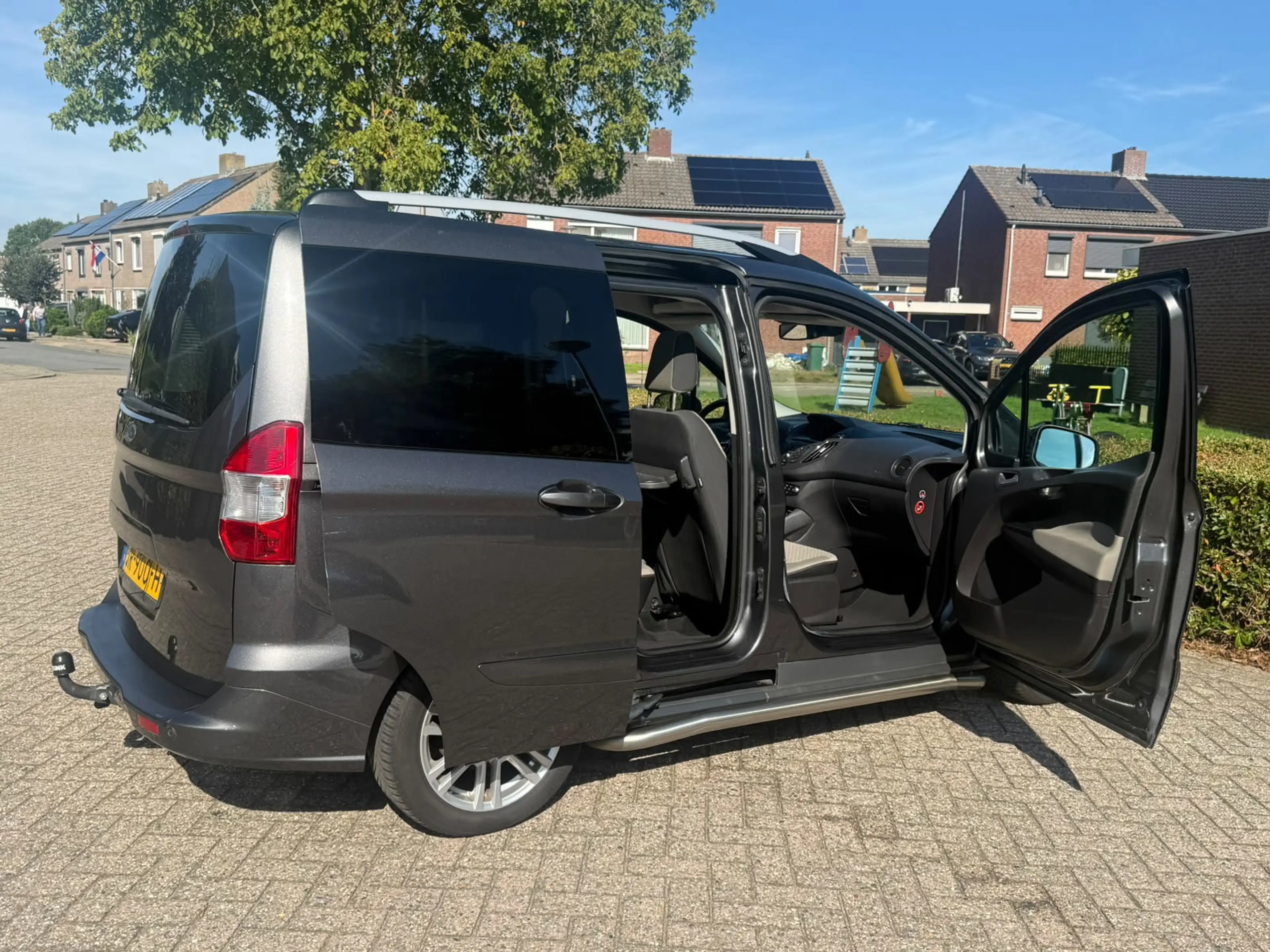 Ford Tourneo Courier 1.0 Titanium — photo 11