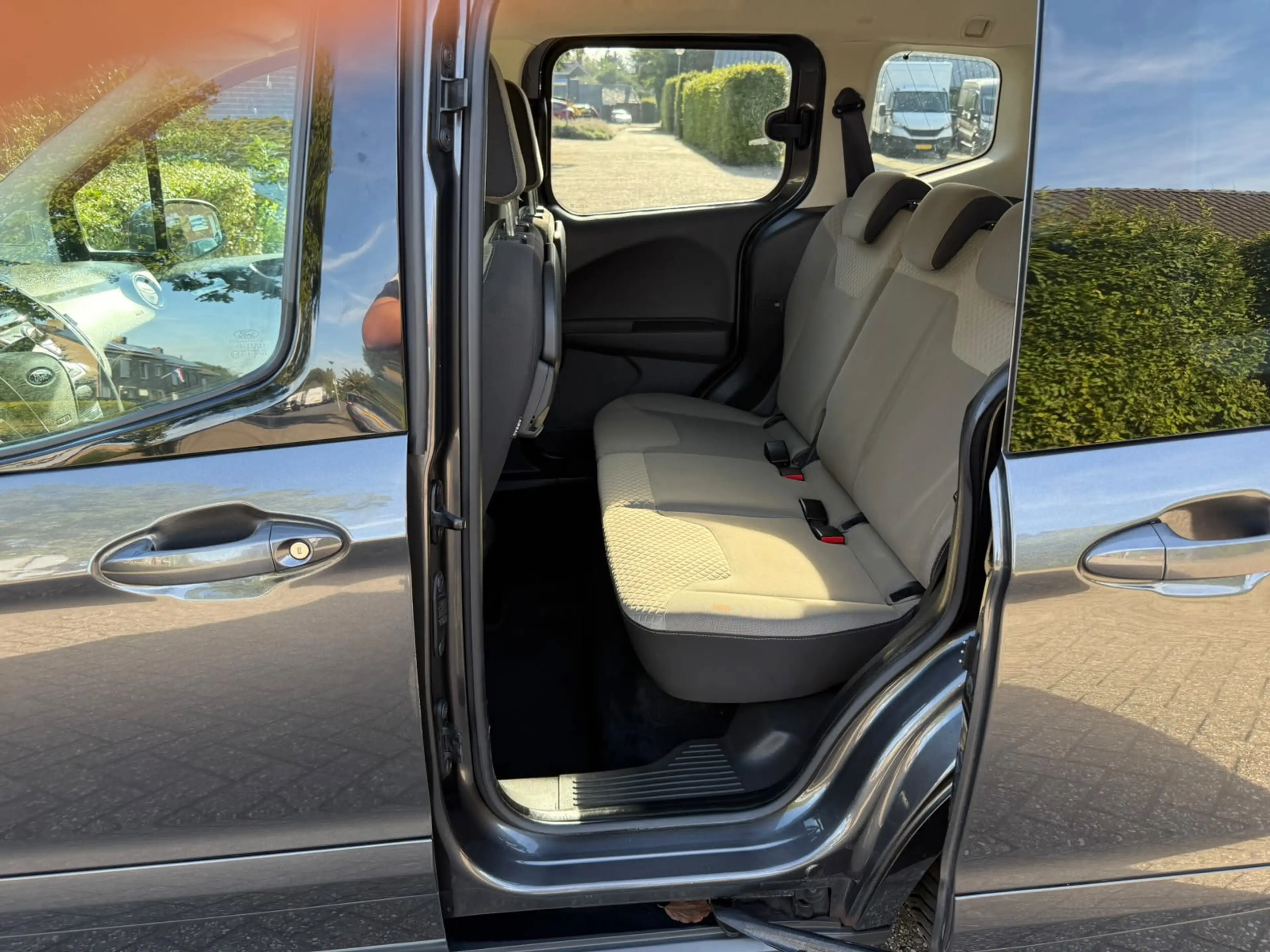 Ford Tourneo Courier 1.0 Titanium — photo 8