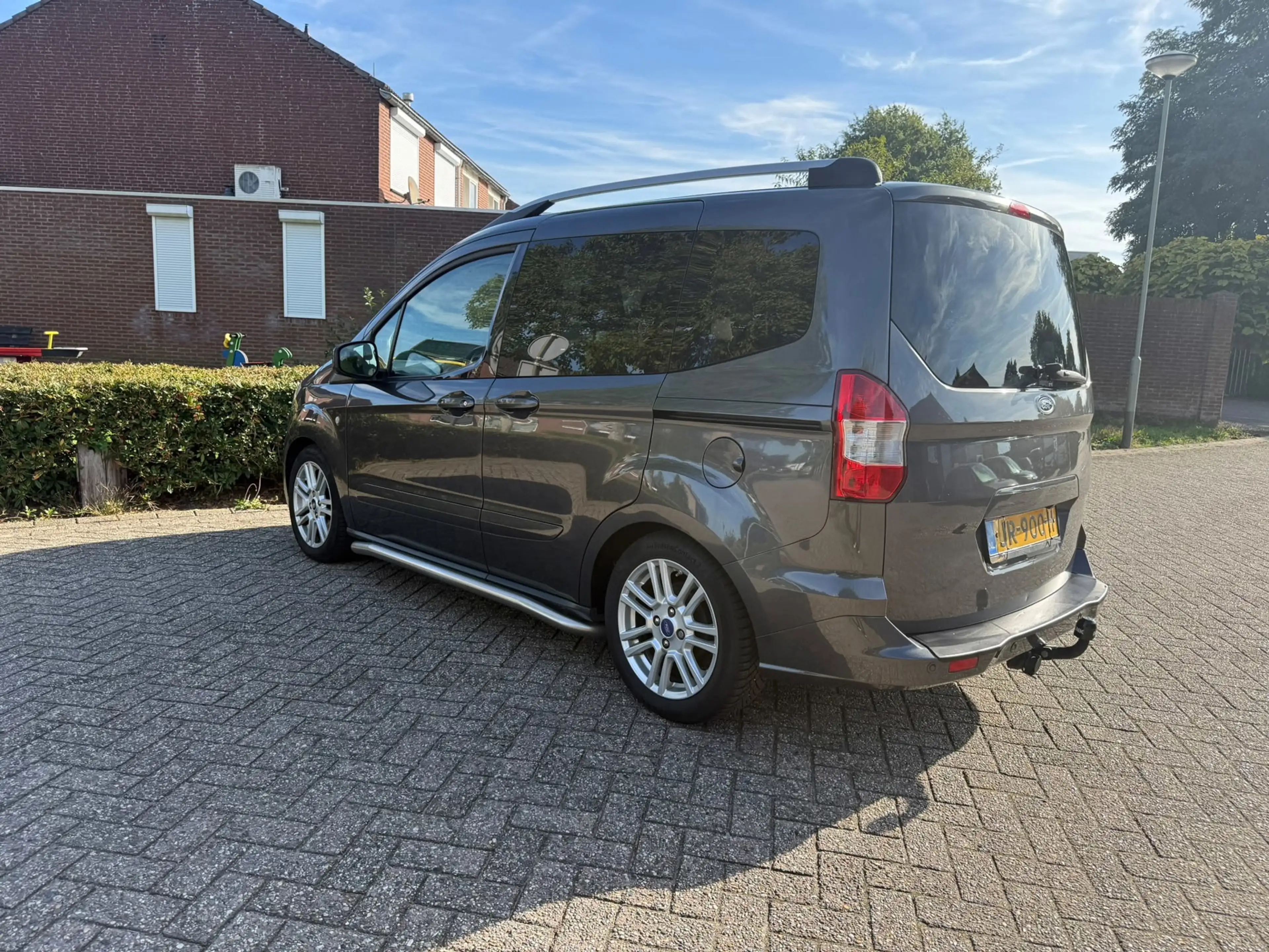 Ford Tourneo Courier 1.0 Titanium — photo 4