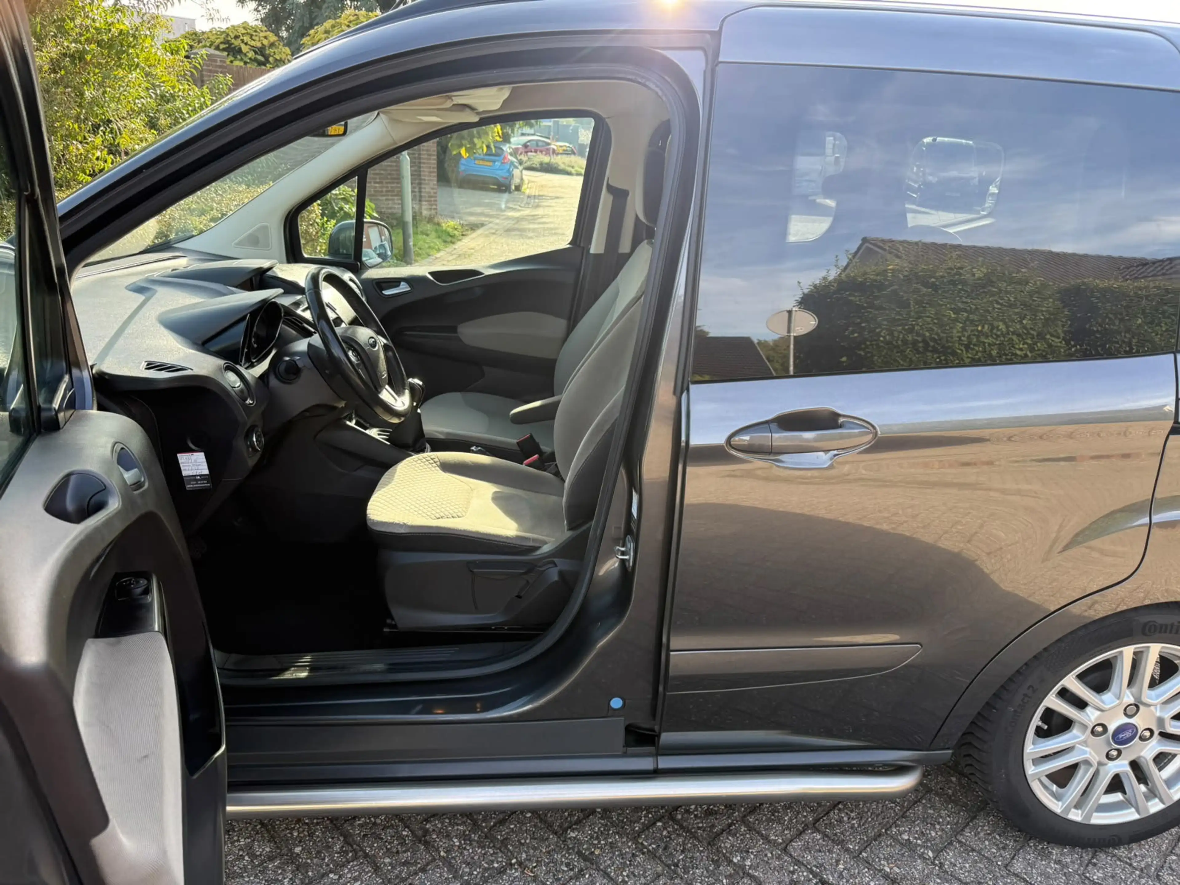 Ford Tourneo Courier 1.0 Titanium — photo 7
