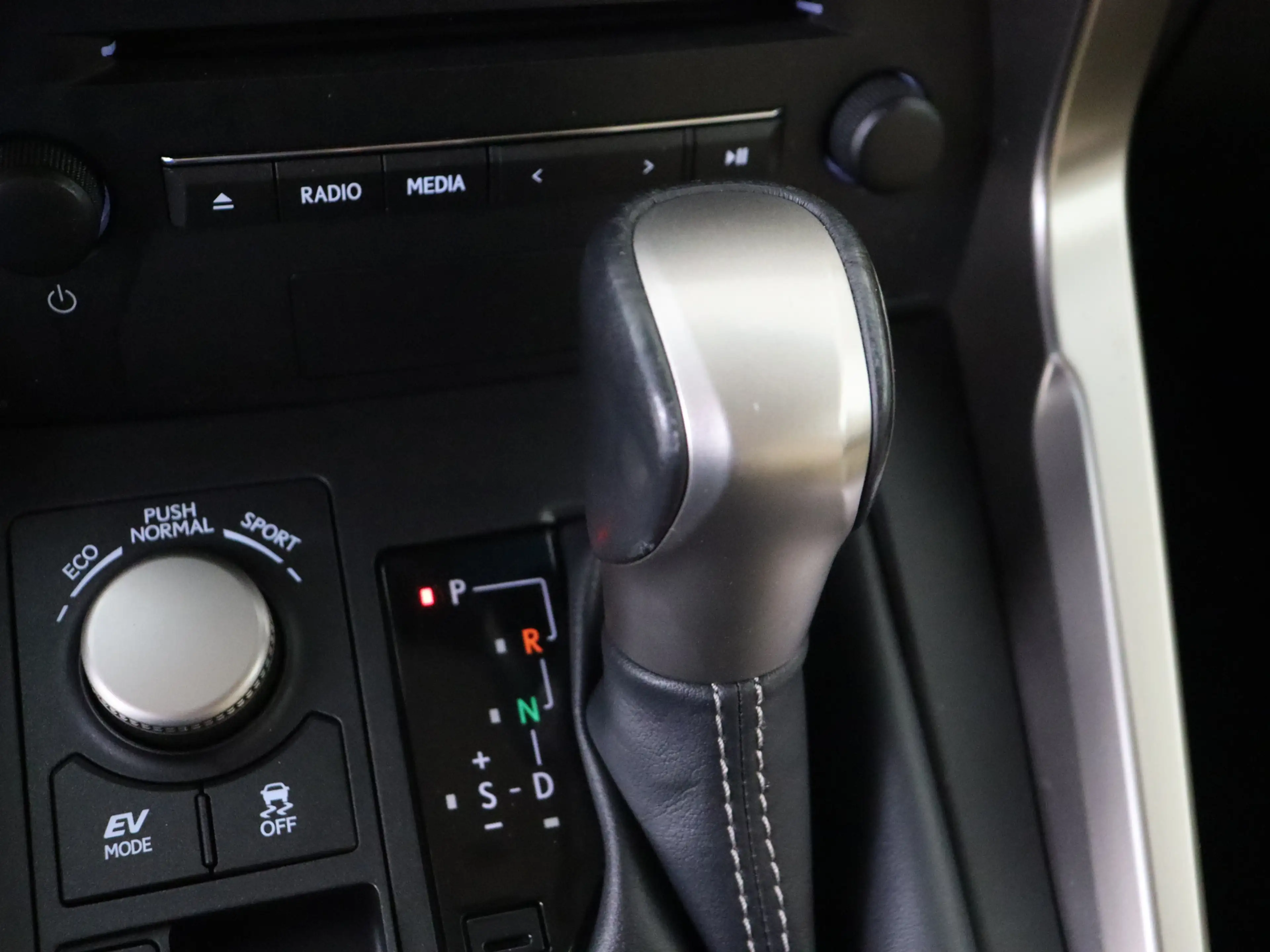 Lexus NX 300h AWD Luxury Line | Dealer Onderhouden | Stoelverwar — photo 10