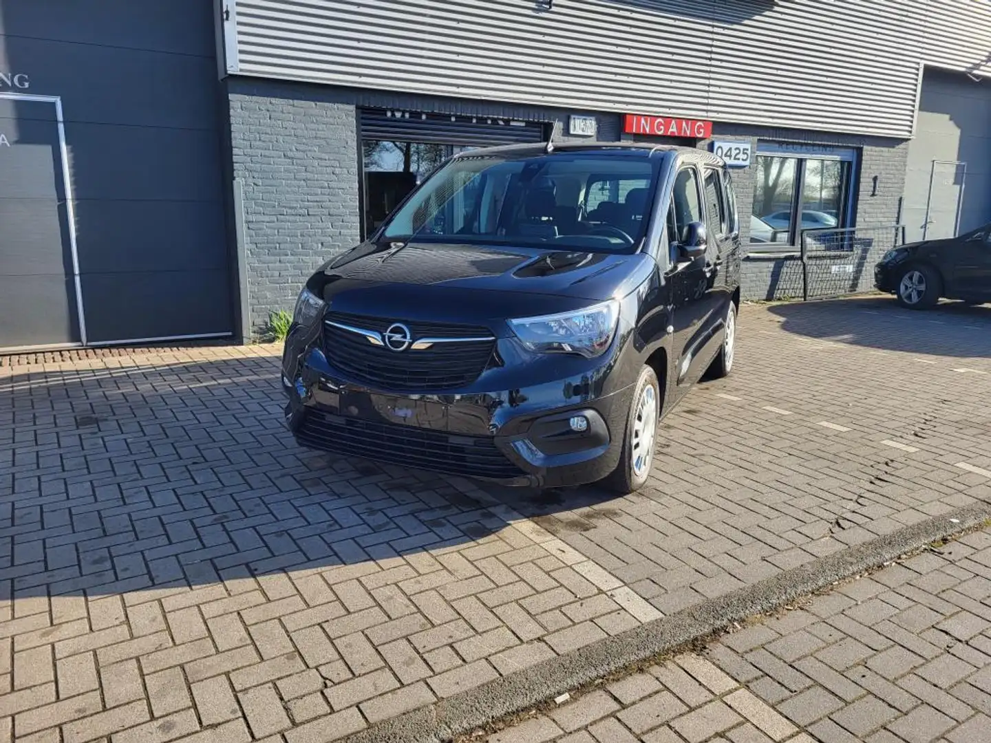 Opel Combo Tour 1.2 Turbo L1H1 Edition 7p. Zwart - 2