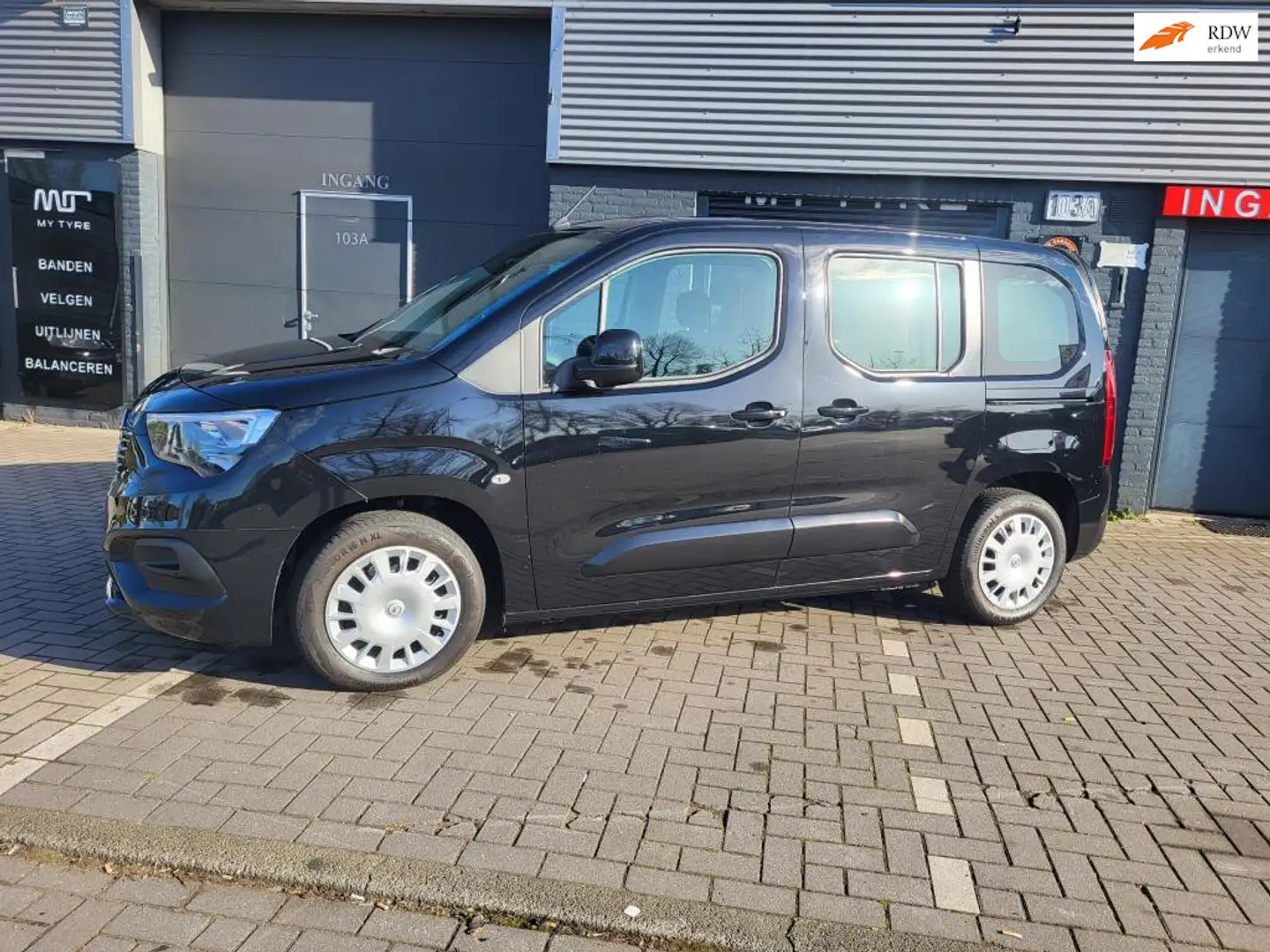 Opel Combo Tour 1.2 Turbo L1H1 Edition 7p. Zwart - 1
