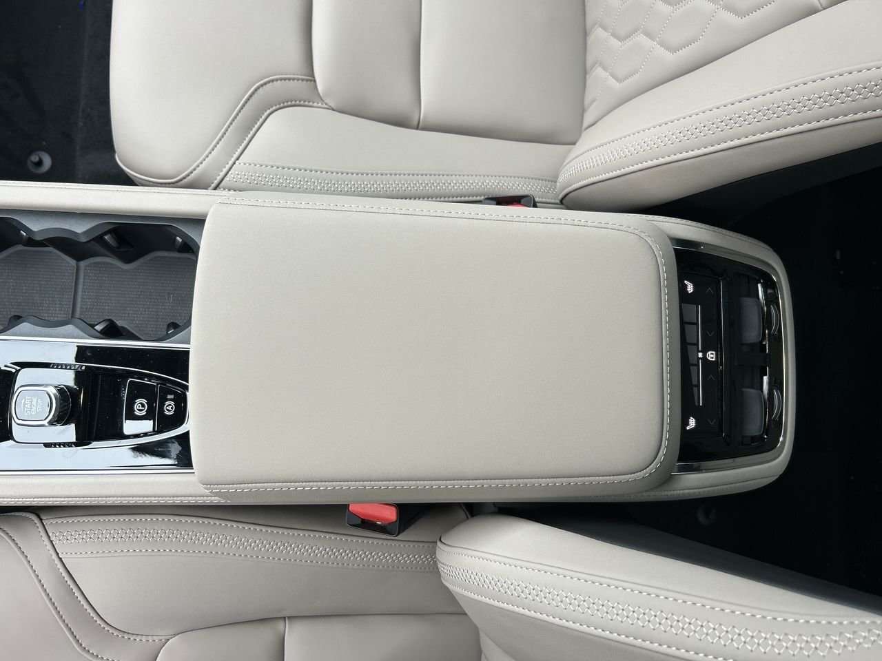 2026 Volvo XC90 Core 7-Seater (Bright Theme) Pilot Assist | Rear C thumb 27