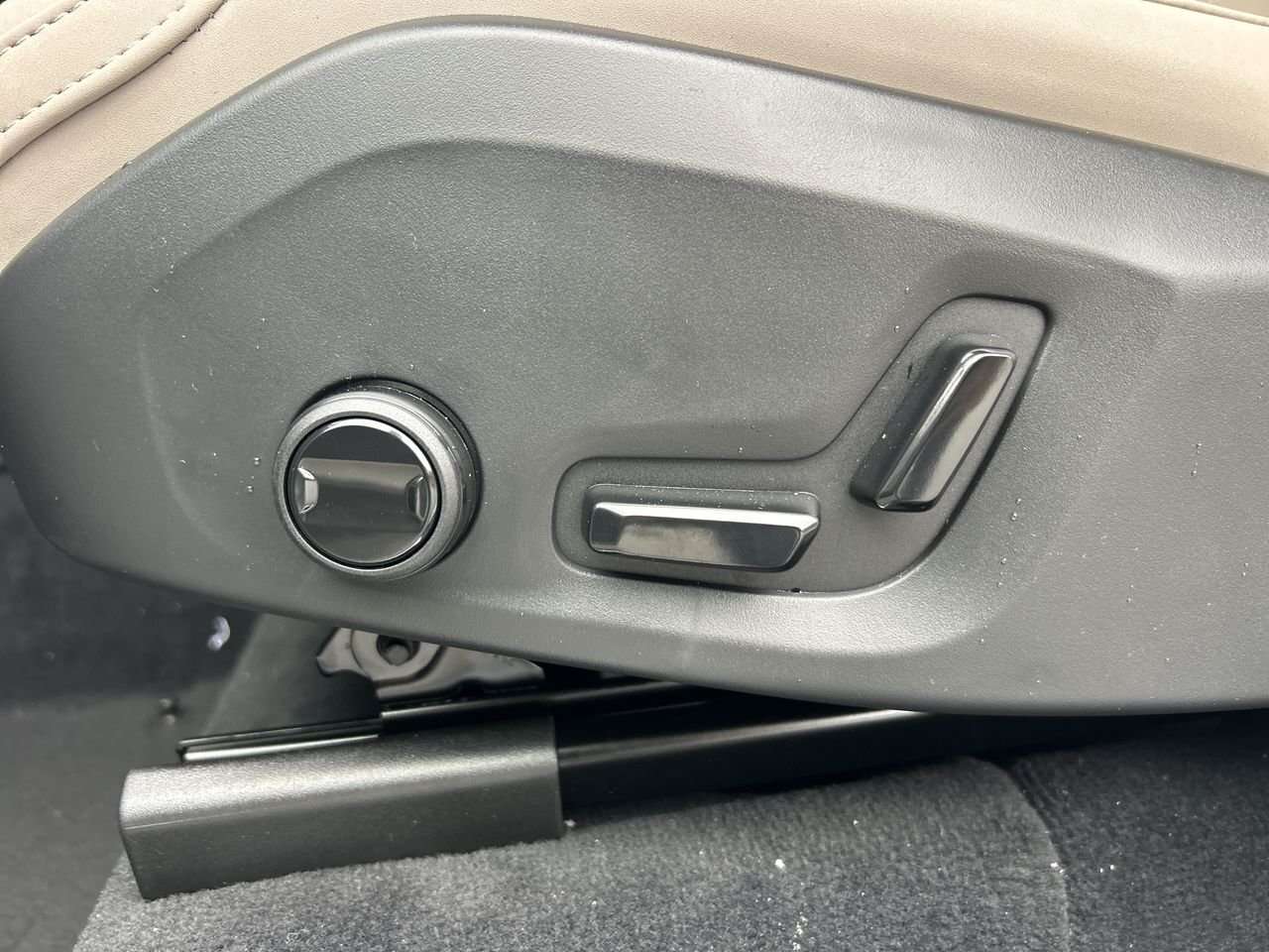 2026 Volvo XC90 Core 7-Seater (Bright Theme) Pilot Assist | Rear C thumb 20