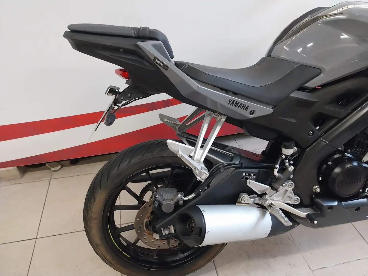 Yamaha MT-125 Gris - 2