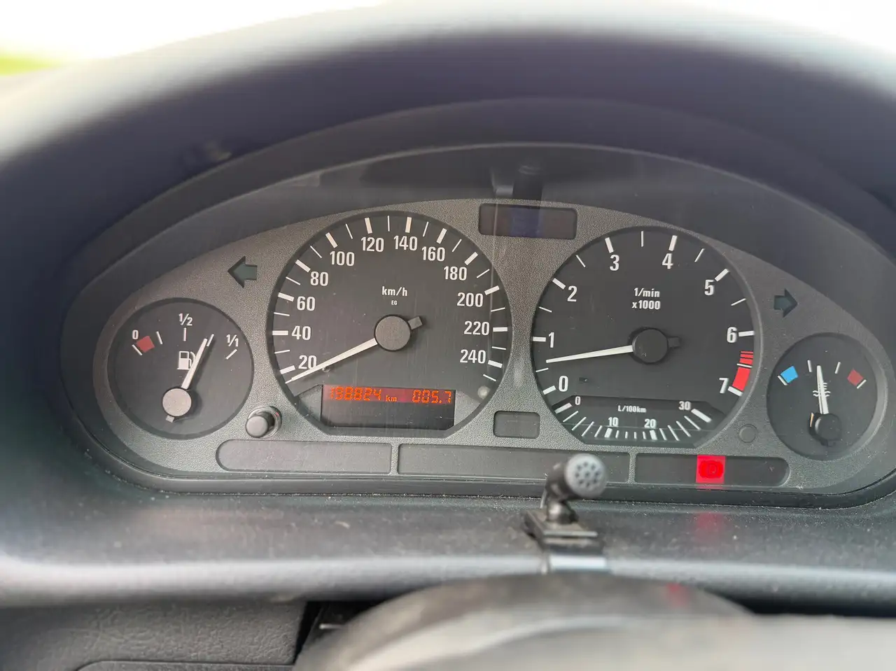 BMW 320i Exclusiv Edition, foto 12