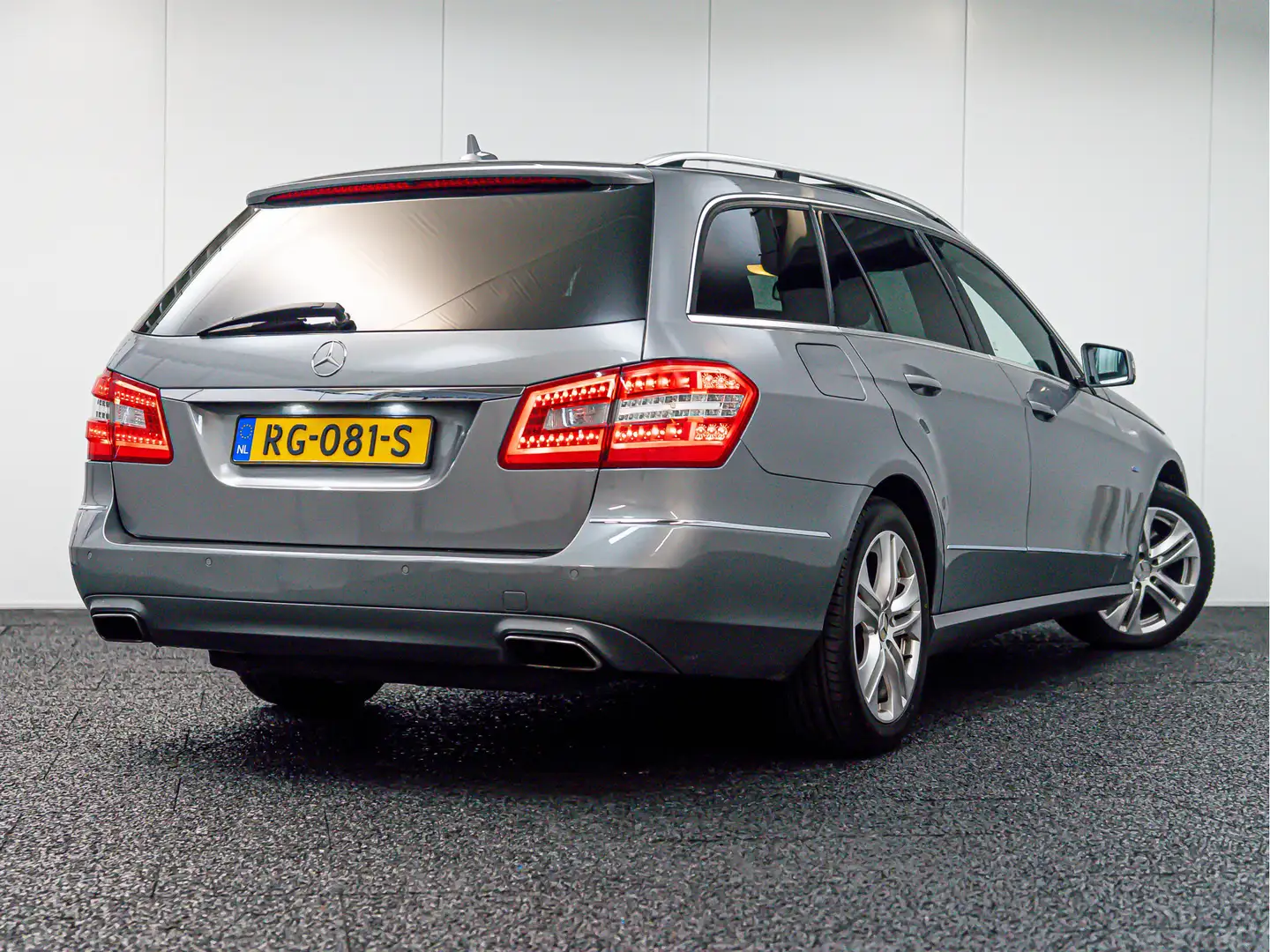 Mercedes-Benz E 350 Estate E CDI 4-Matic Avantgarde Grijs - 2