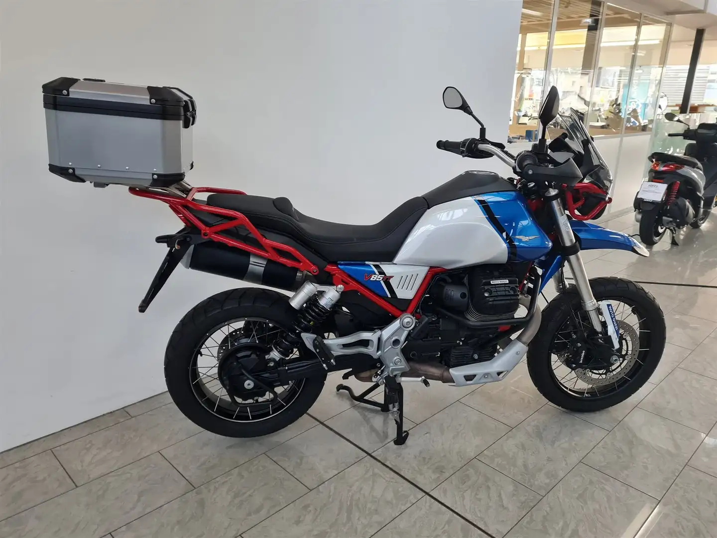 Moto Guzzi V 85 Azul - 2