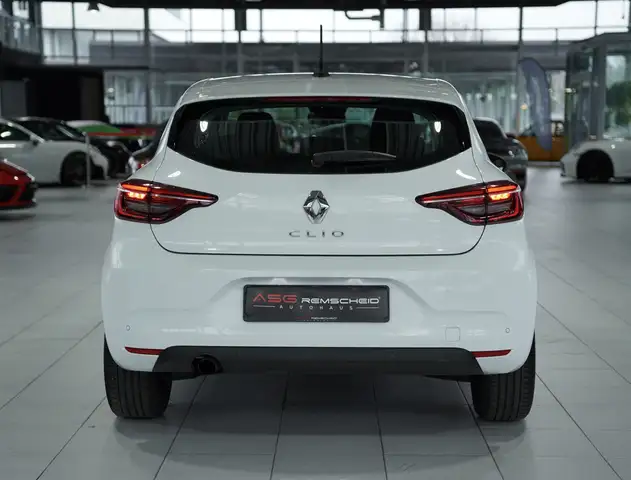 Renault Clio view 8