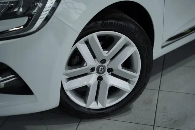 Renault Clio view 2
