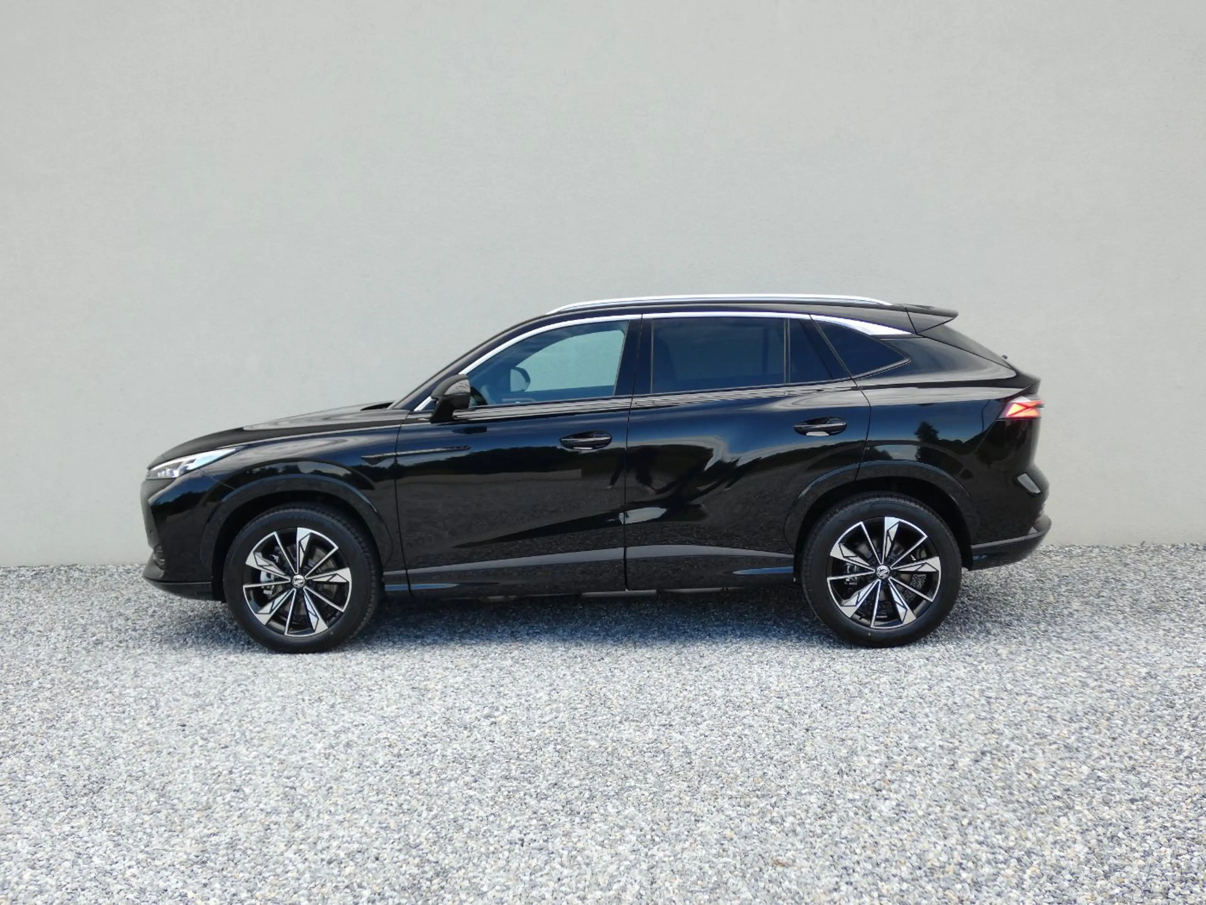 MG HS Hybrid+ Luxury +360+Distr+LED+SHZ+KeyGo+ — photo 9