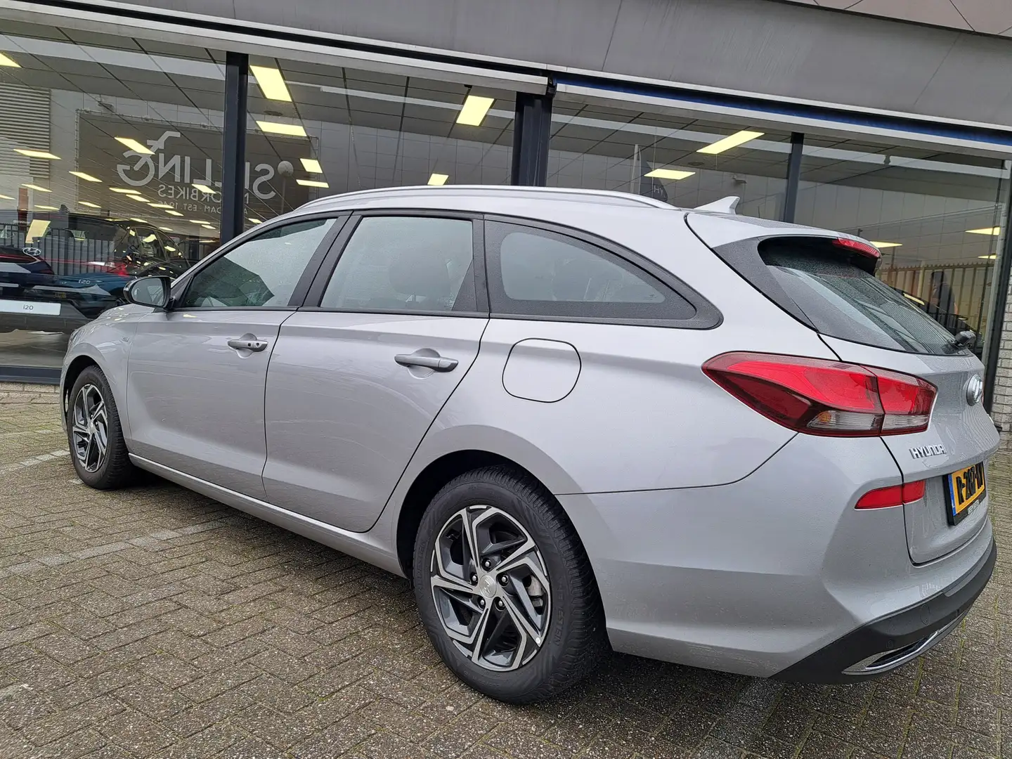 Hyundai i30 Wagon 1.0 T-GDi MHEV Comfort Smart Grijs - 2