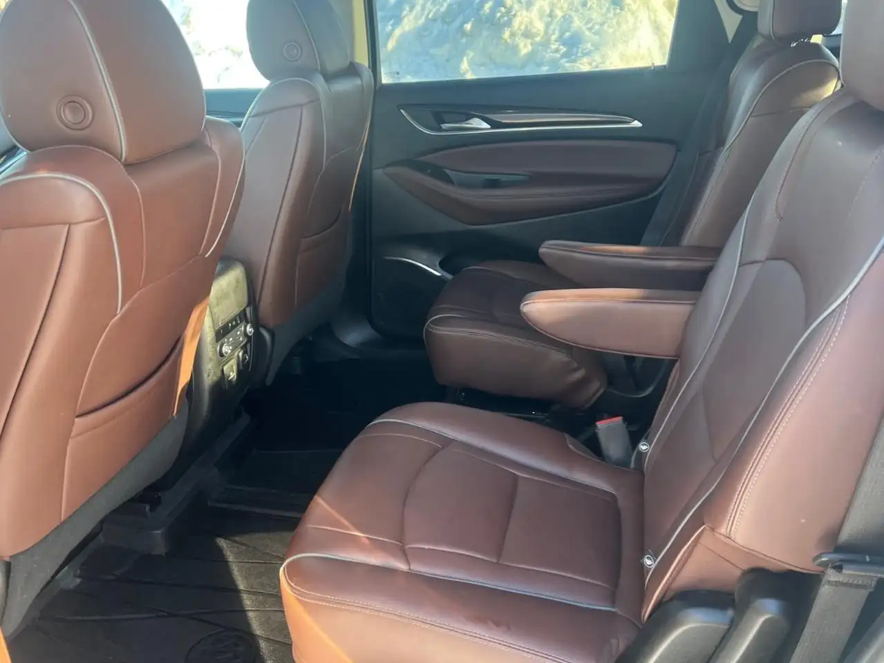 Buick Enclave снимка Buick Enclave