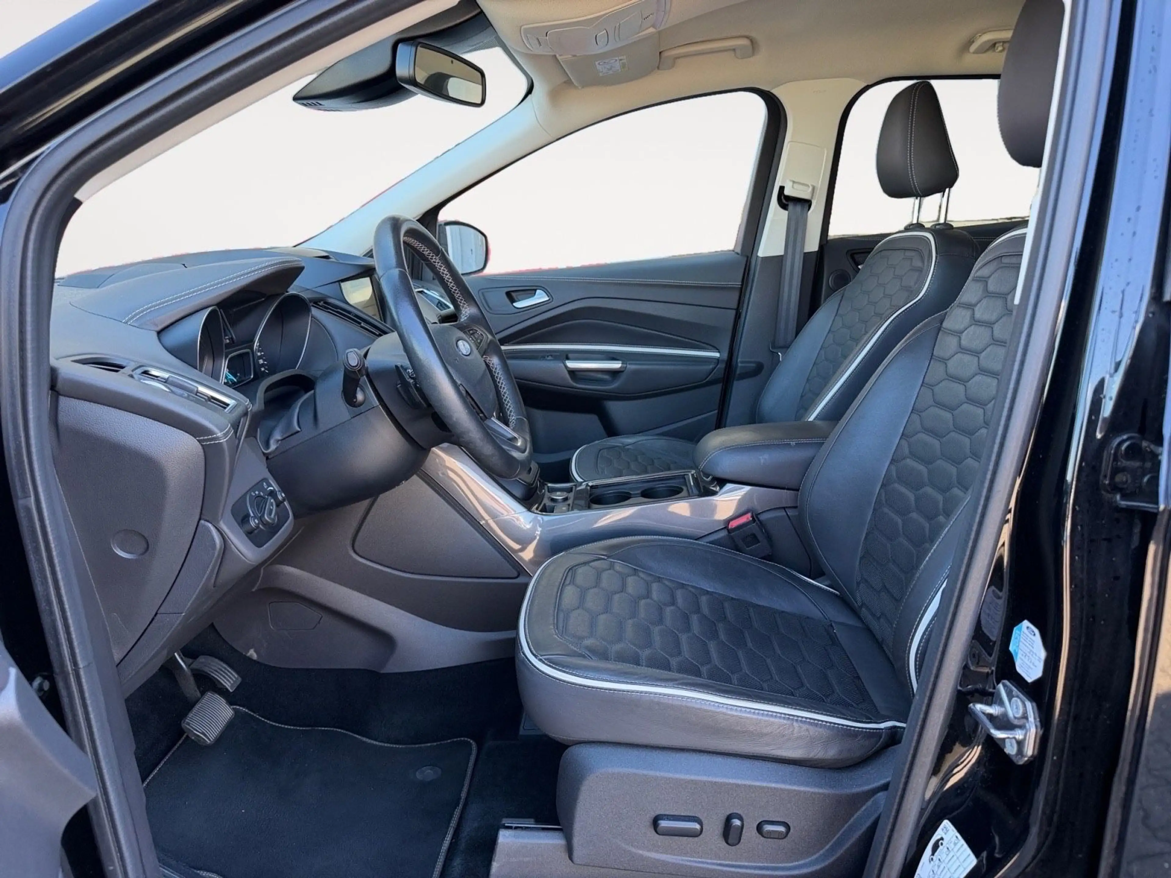 Ford Kuga Vignale 4x4 Navi Kamera Xenon — photo 7
