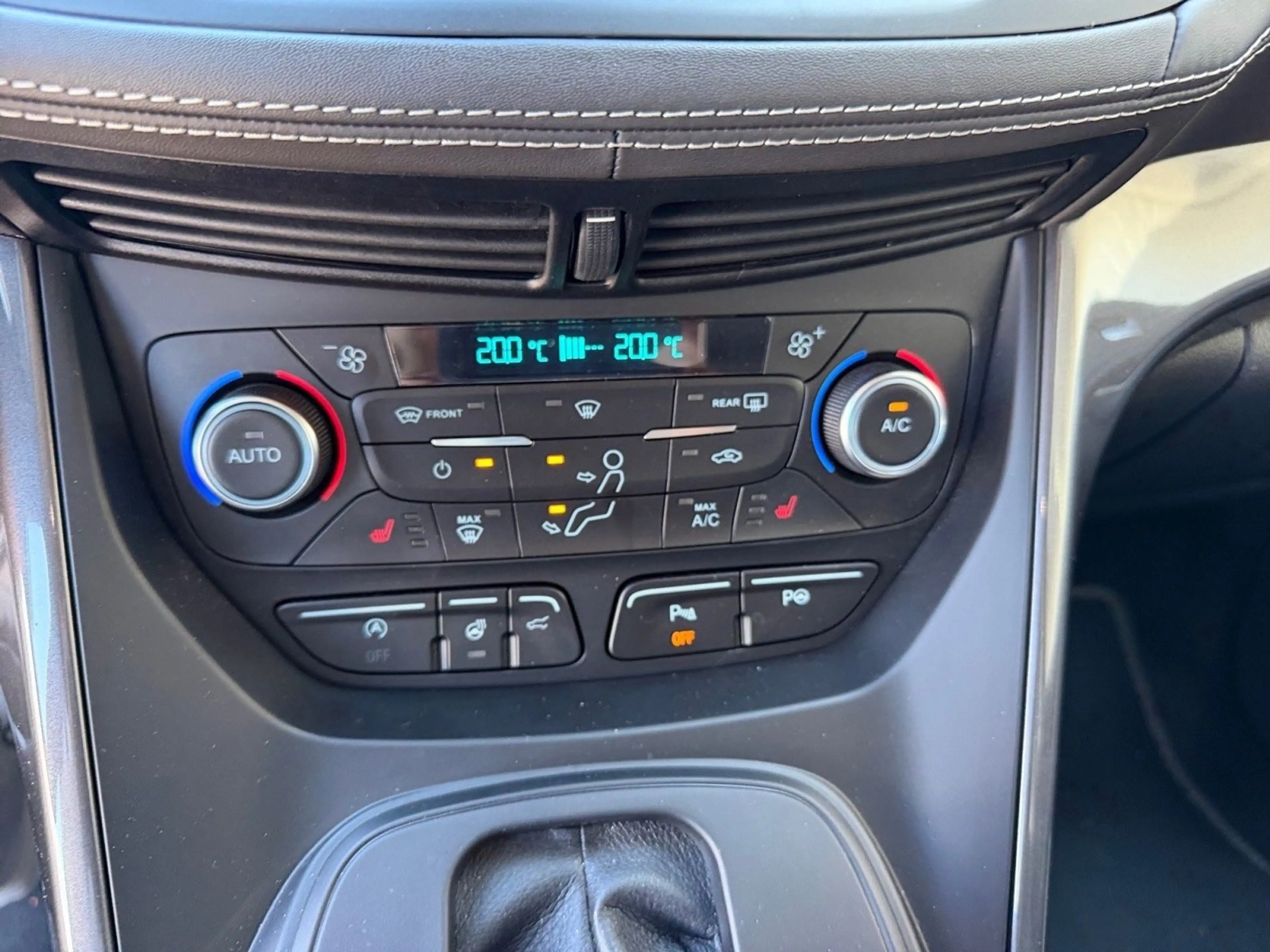 Ford Kuga Vignale 4x4 Navi Kamera Xenon — photo 15