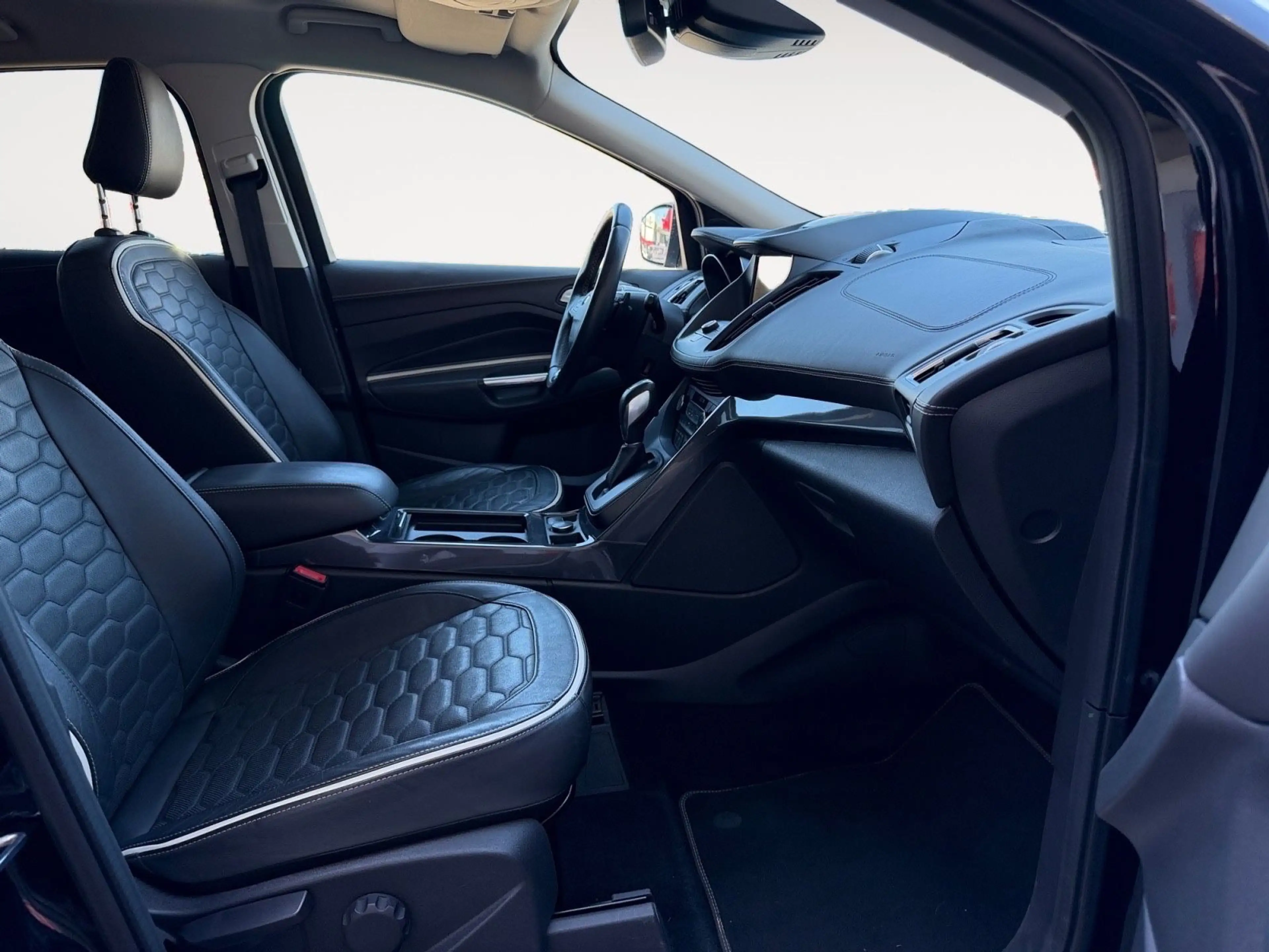 Ford Kuga Vignale 4x4 Navi Kamera Xenon — photo 8