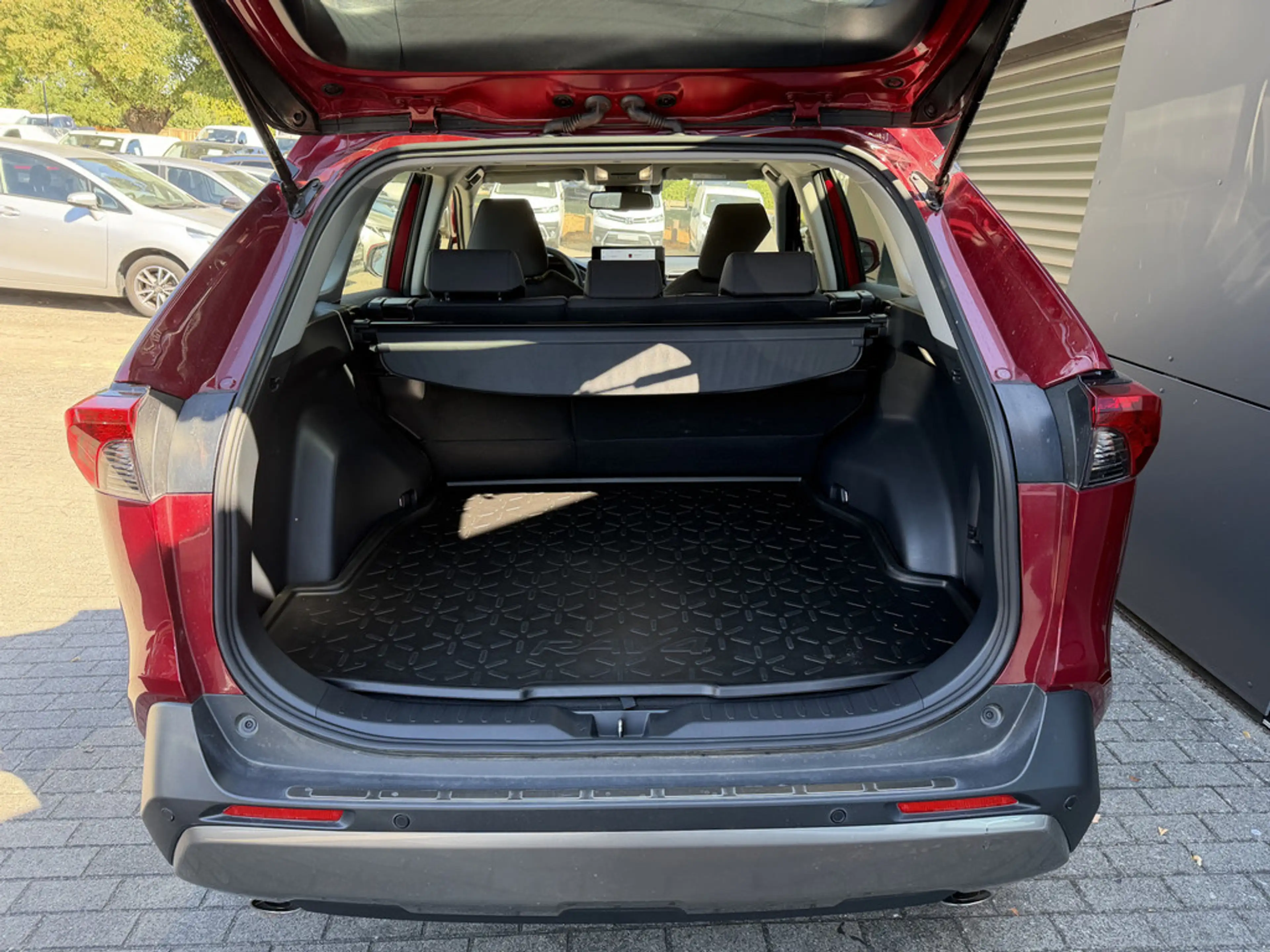 Toyota RAV 4 — photo 5