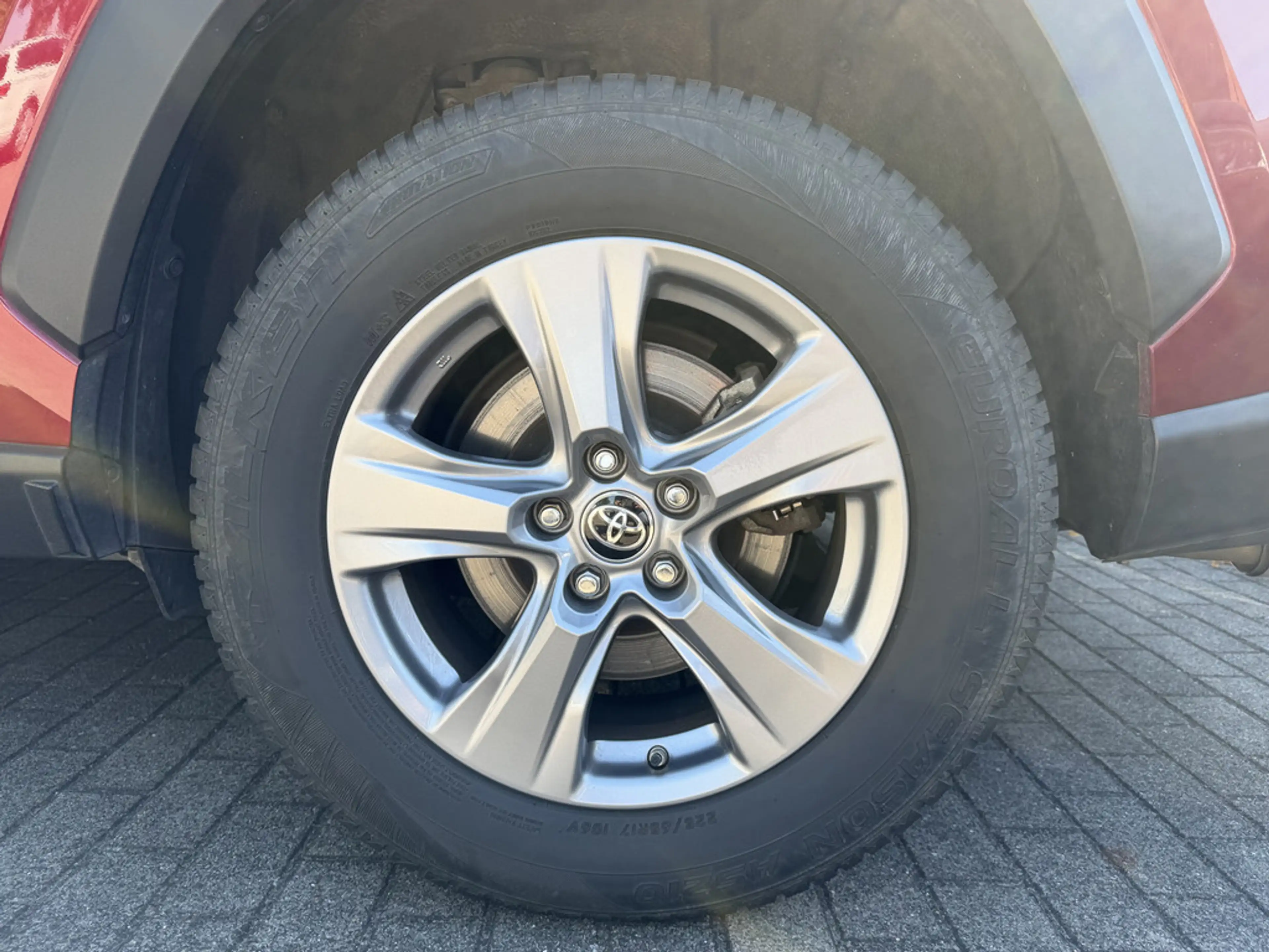 Toyota RAV 4 — photo 7