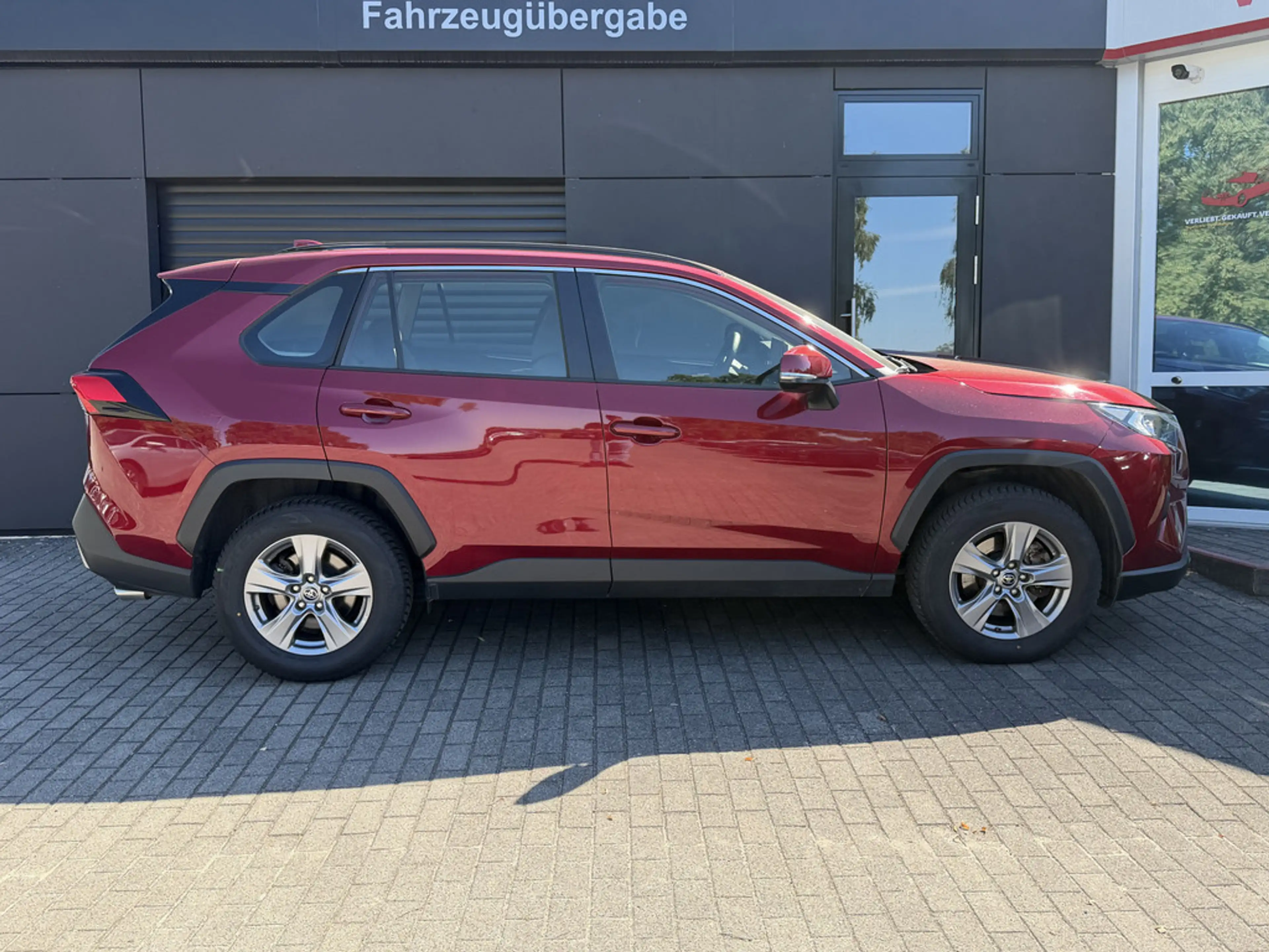 Toyota RAV 4 — photo 18