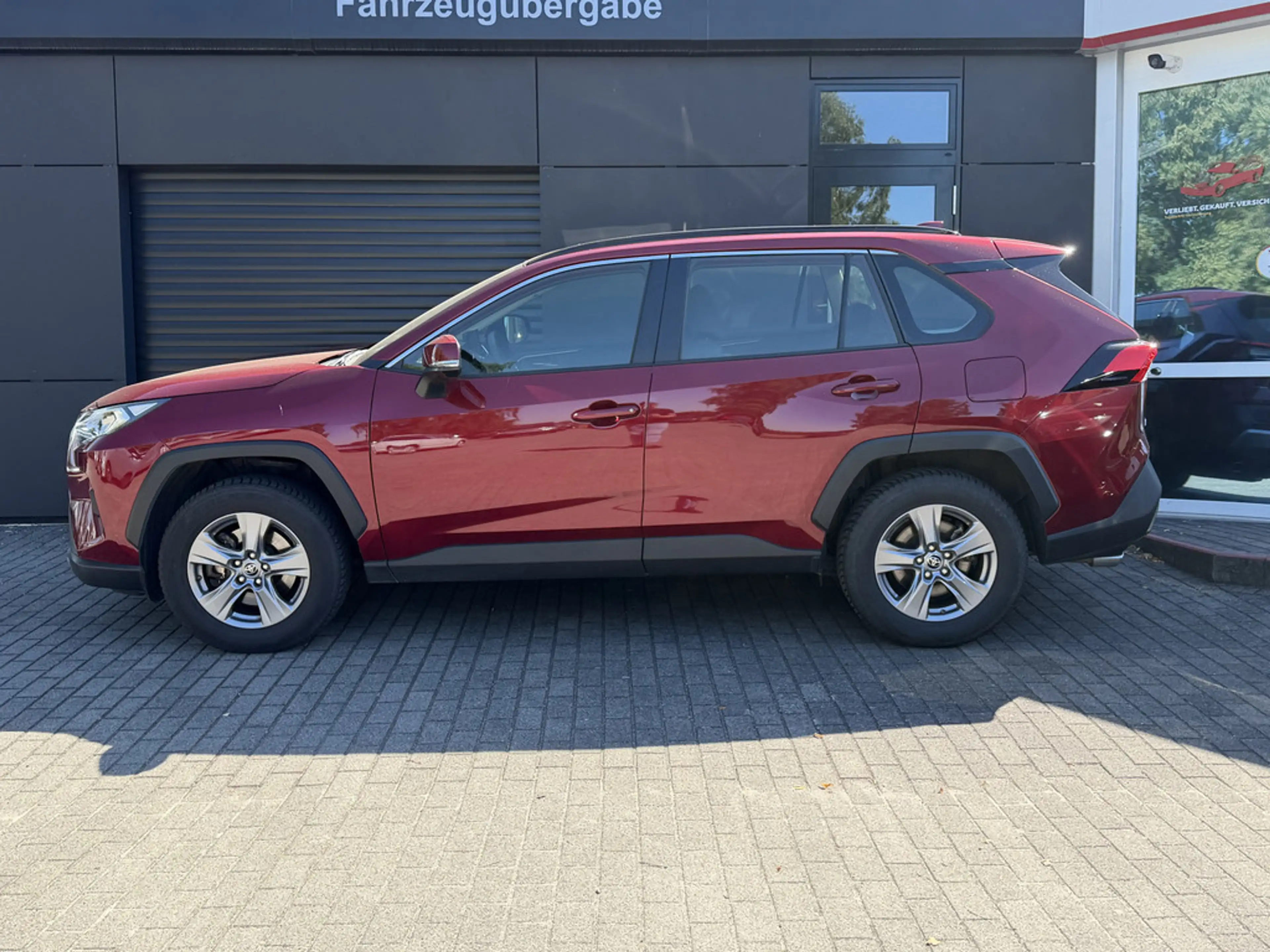 Toyota RAV 4 — photo 3