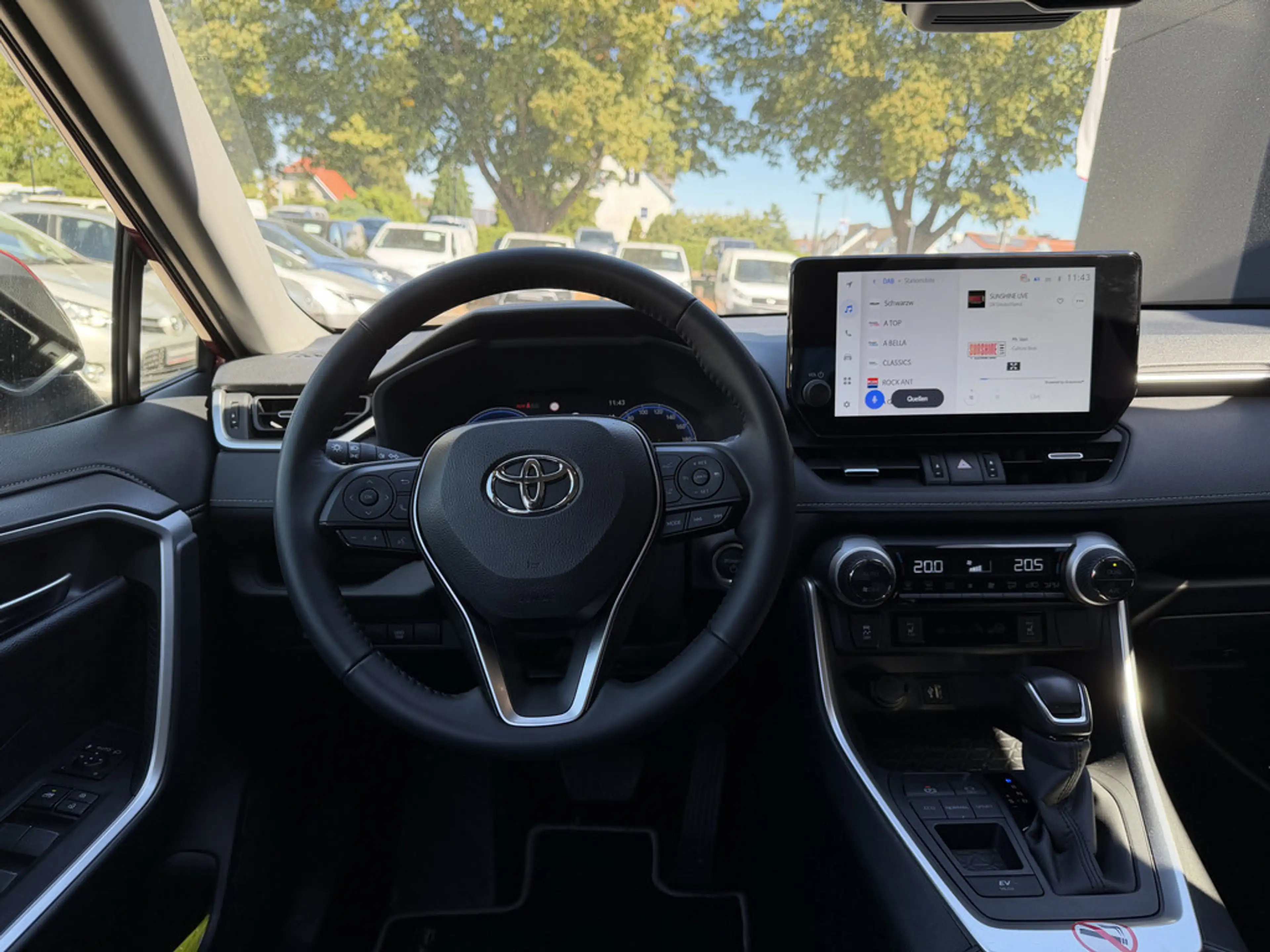 Toyota RAV 4 — photo 10