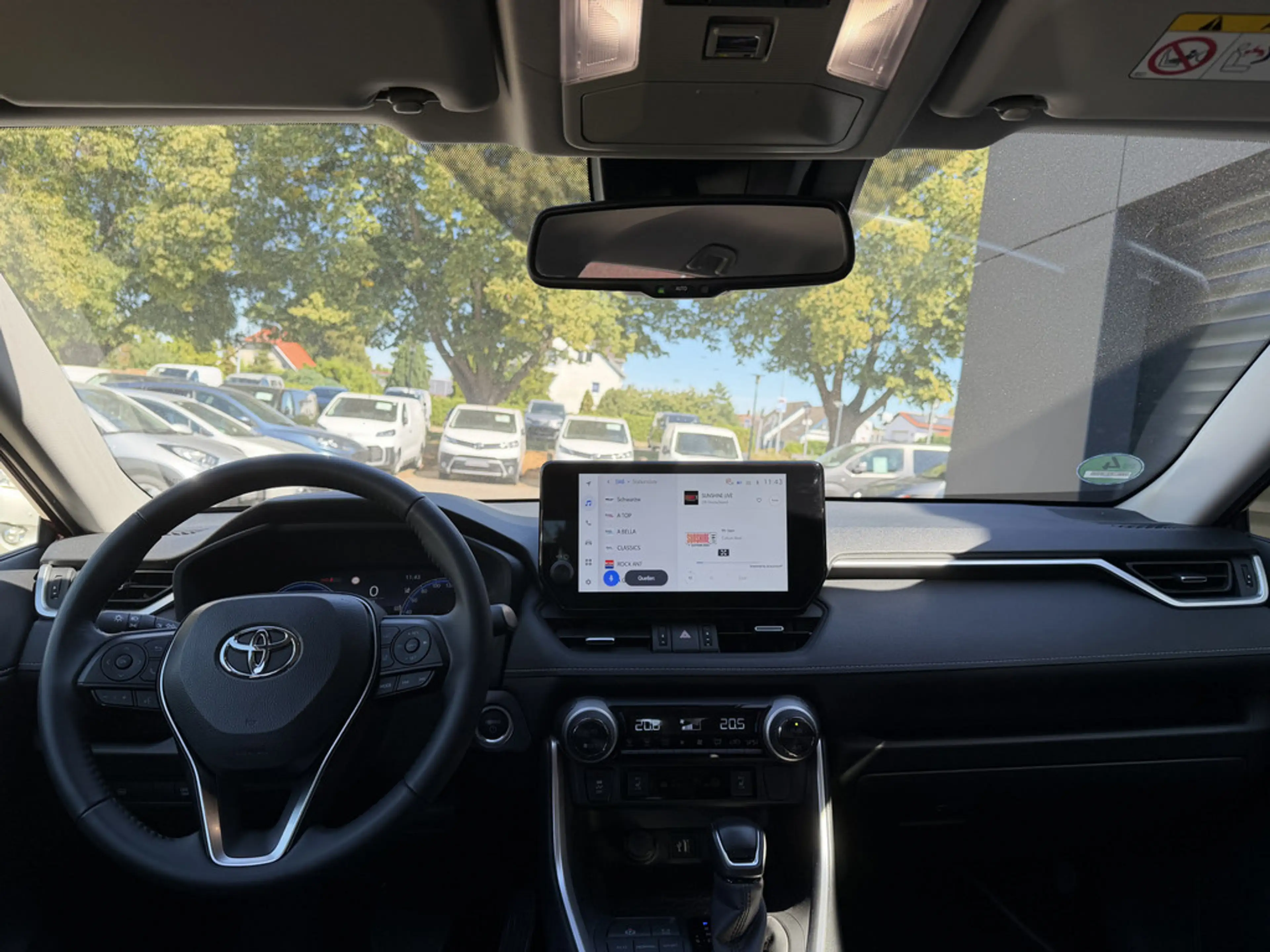 Toyota RAV 4 — photo 9