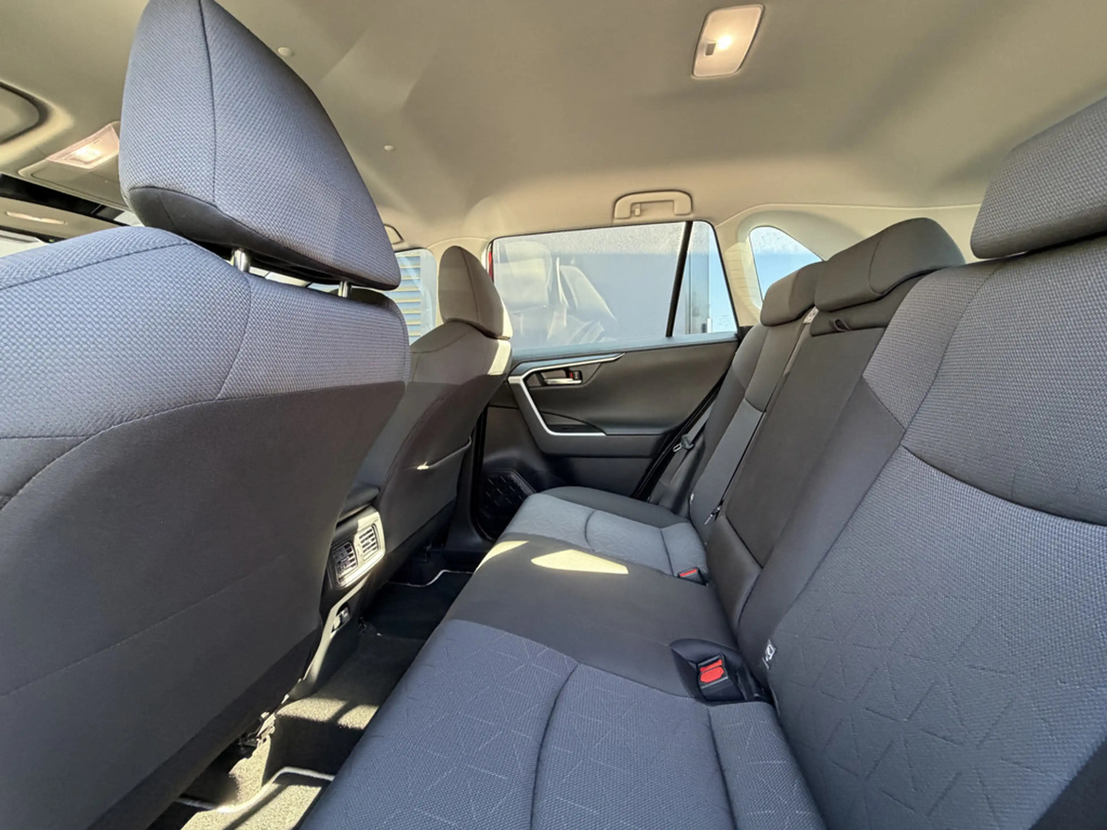 Toyota RAV 4 — photo 8