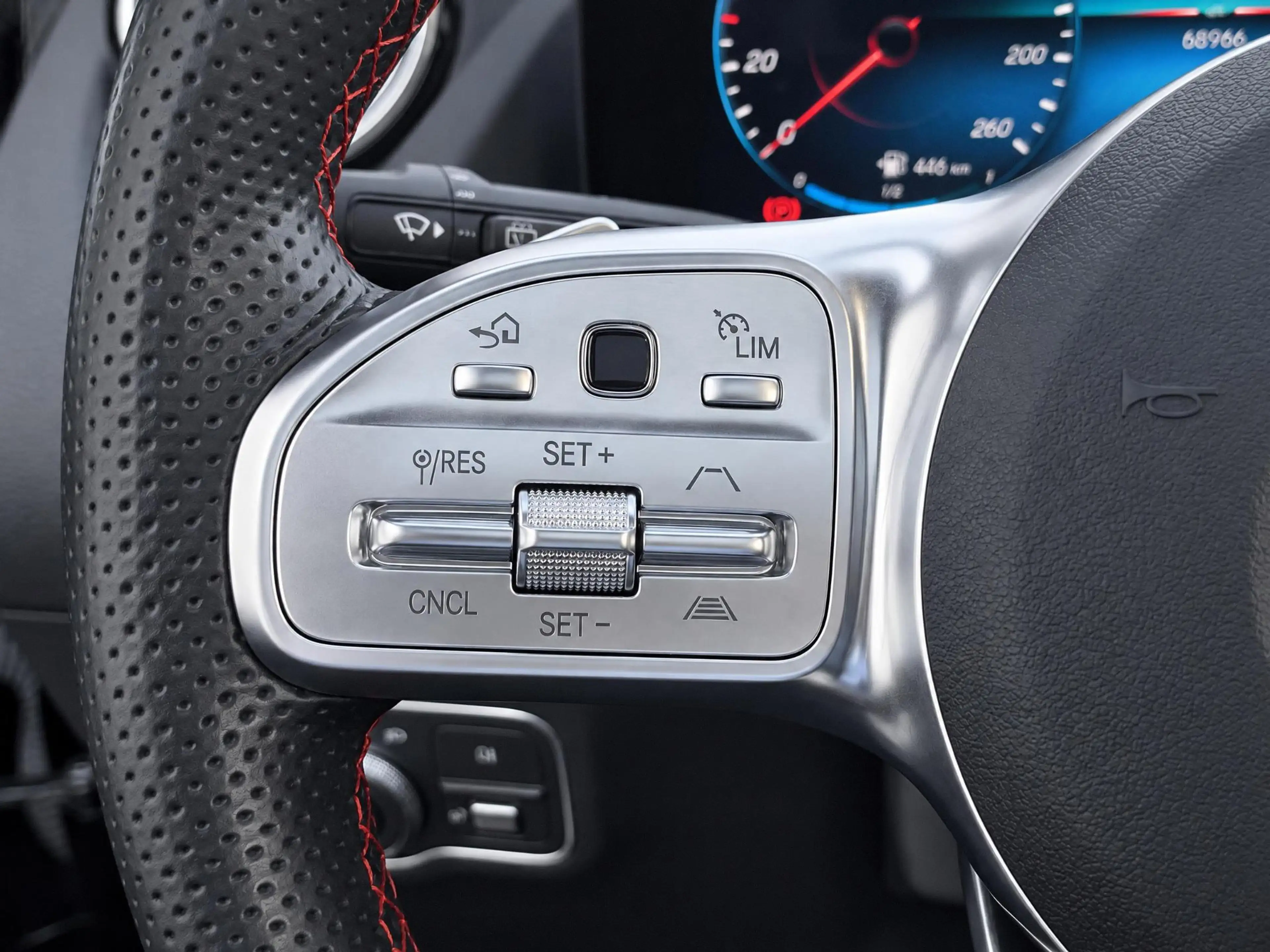 Mercedes-Benz GLA 250 e Business Solution AMG Limited — photo 11